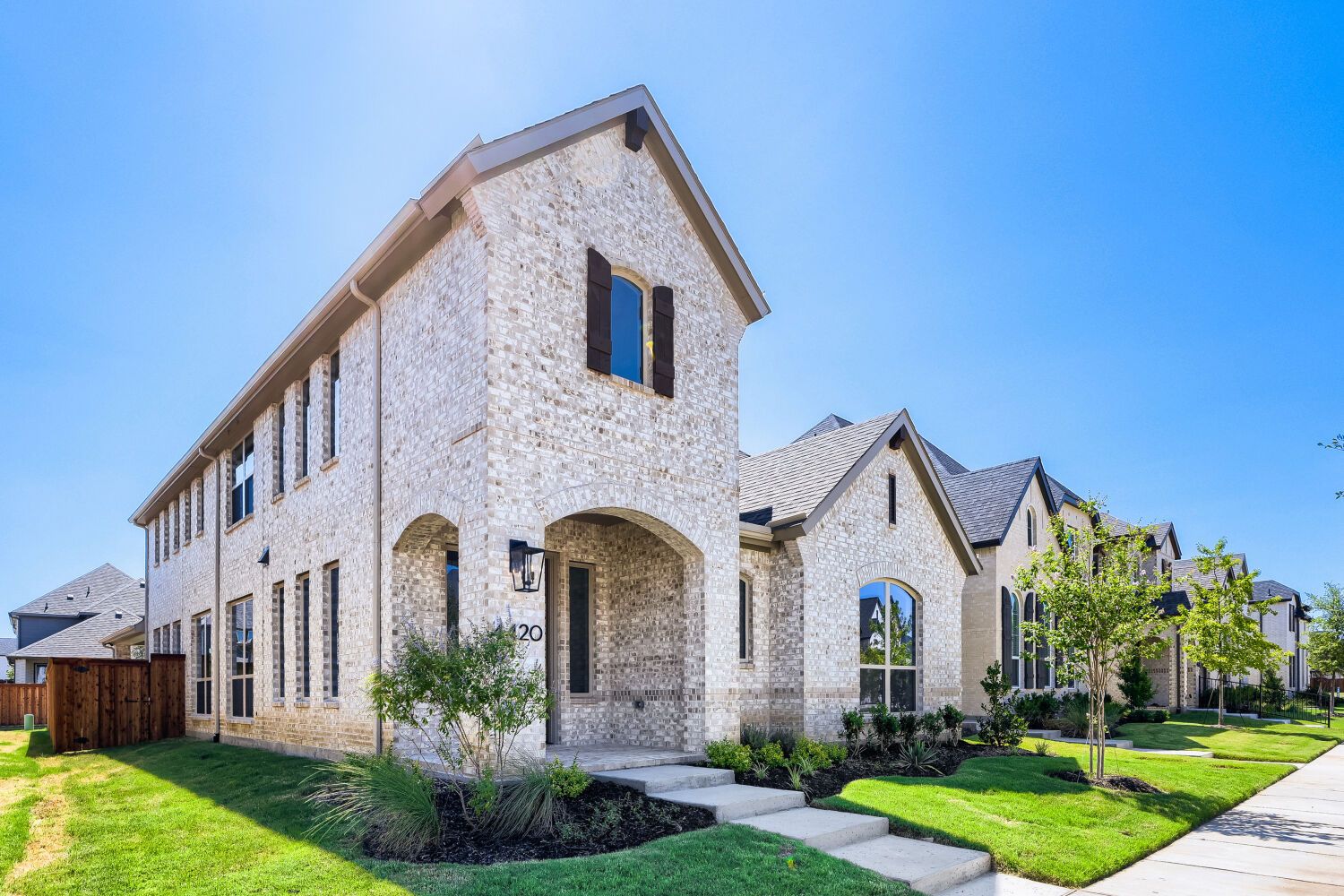 4420 Daisy - Front Elevation