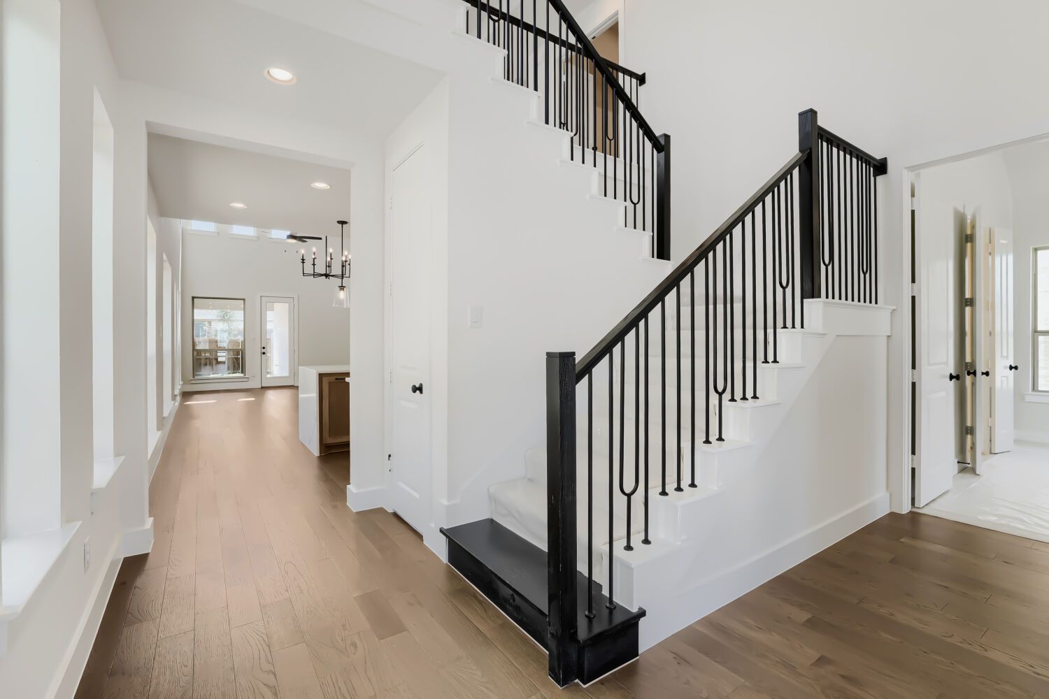 4420 Daisy - Entry