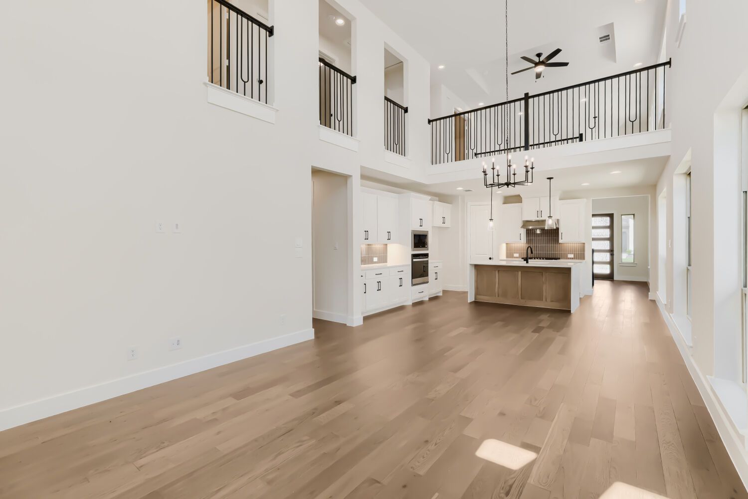 4420 Daisy - Living Area