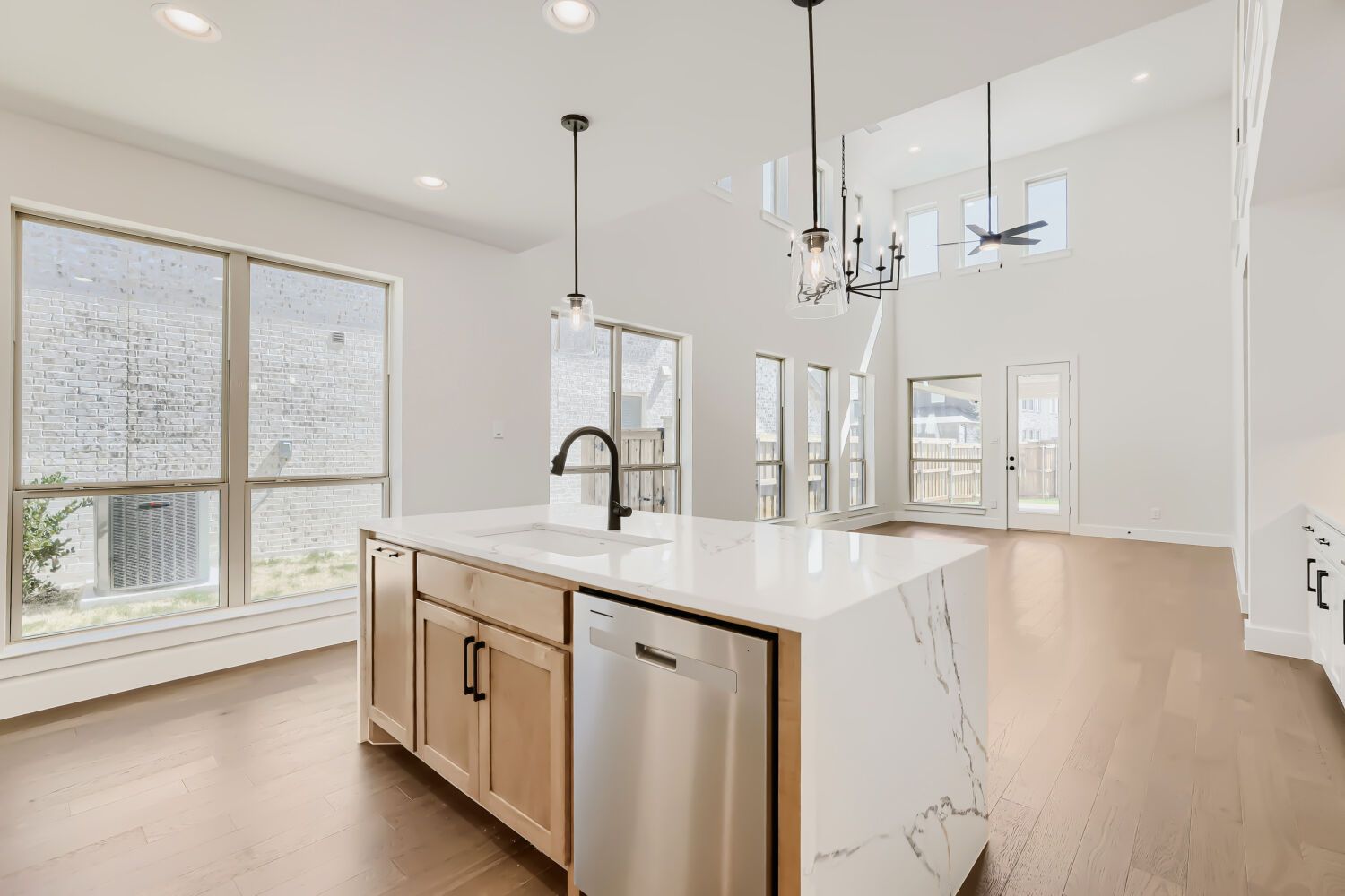 4420 Daisy - Kitchen
