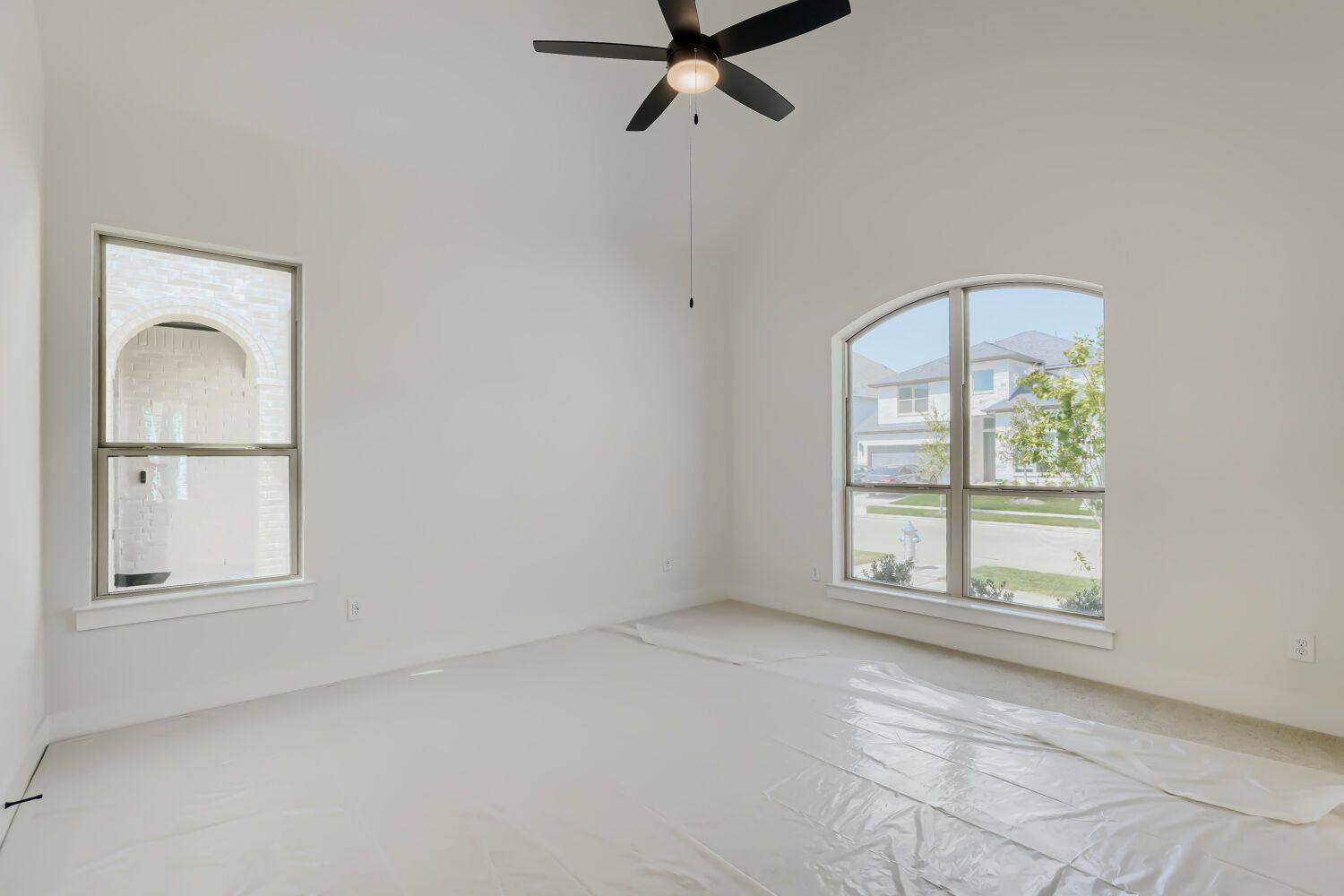 4420 Daisy - Primary Bedroom