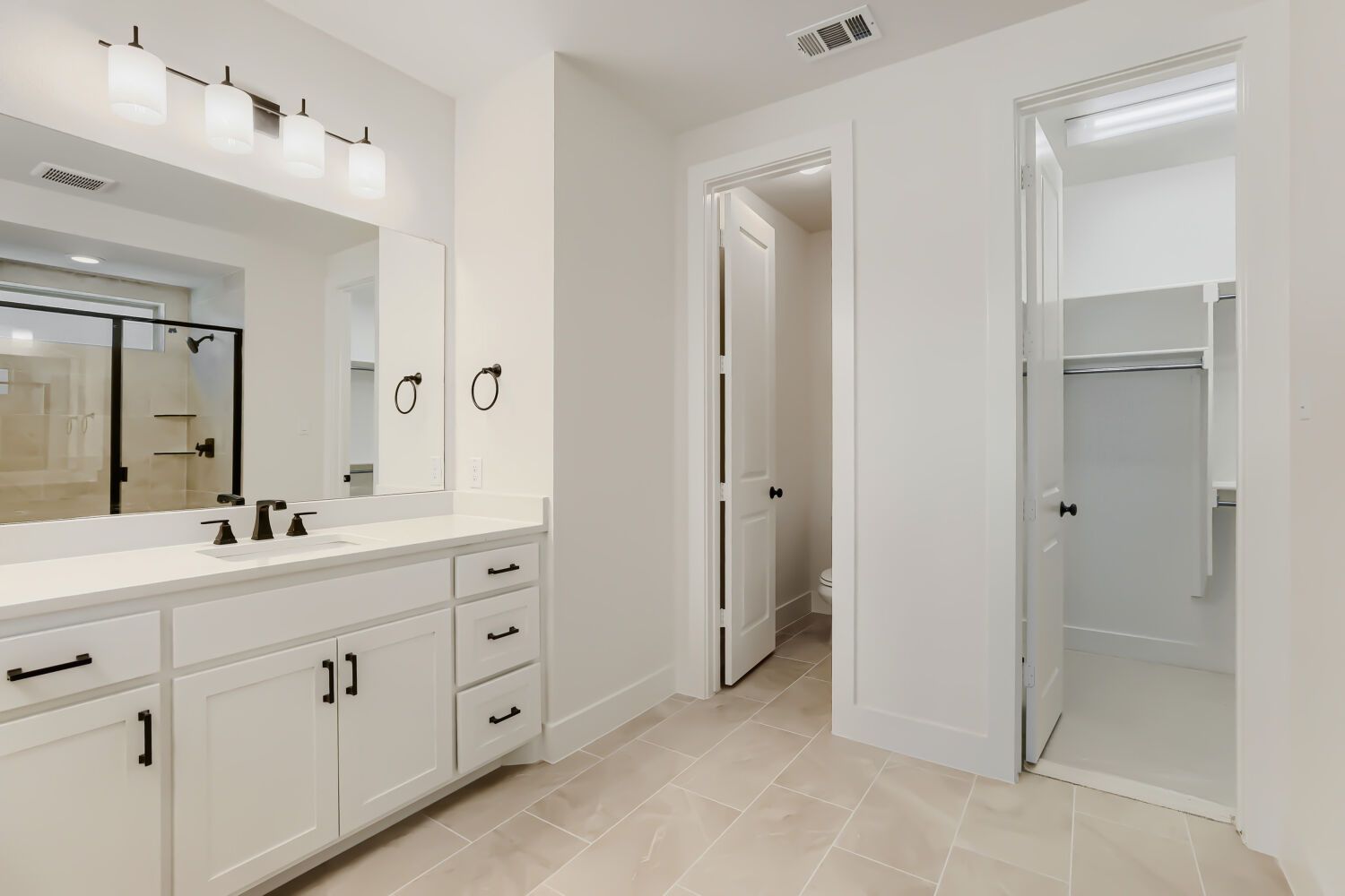 4420 Daisy - Primary Bathroom