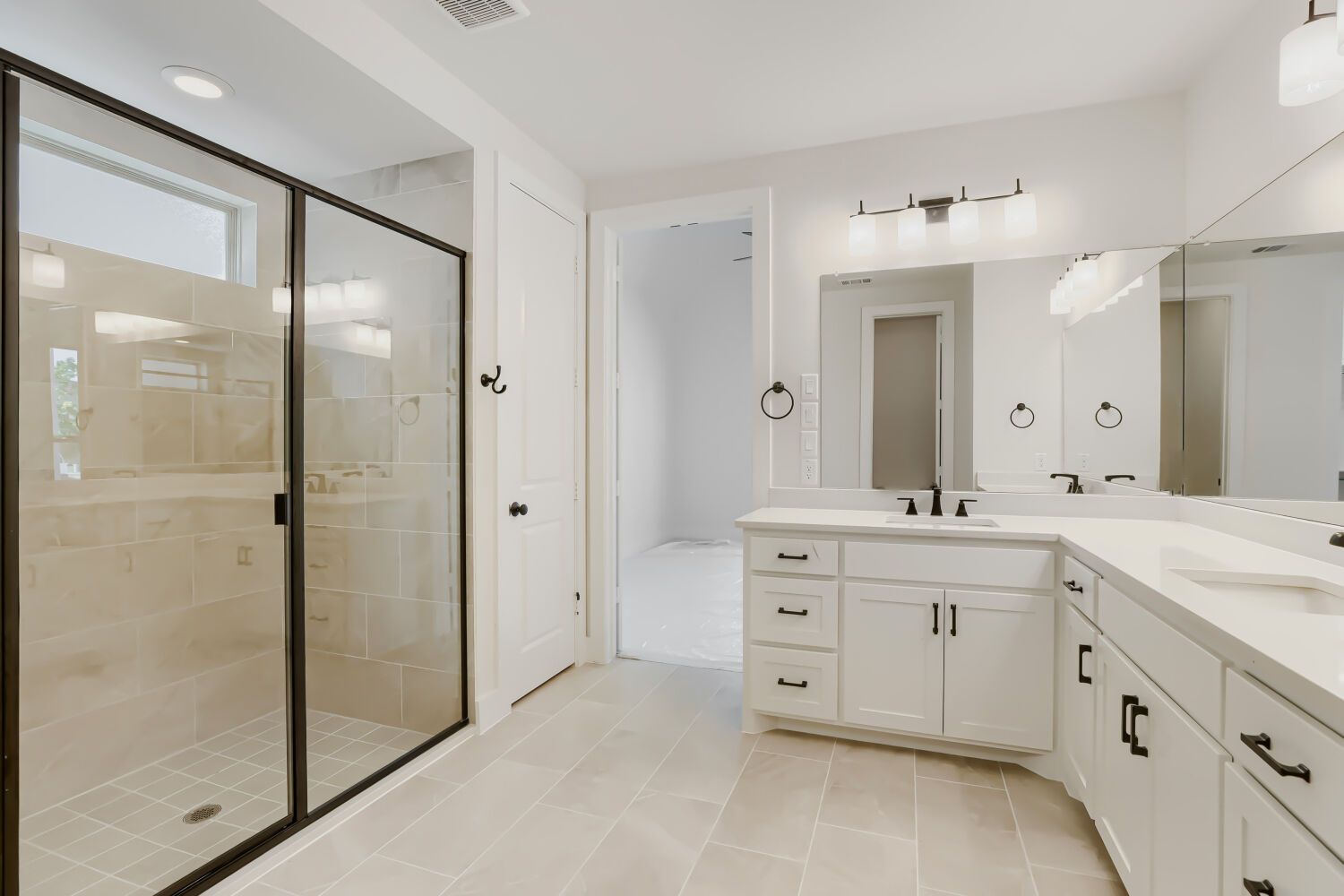 4420 Daisy - Primary Bathroom