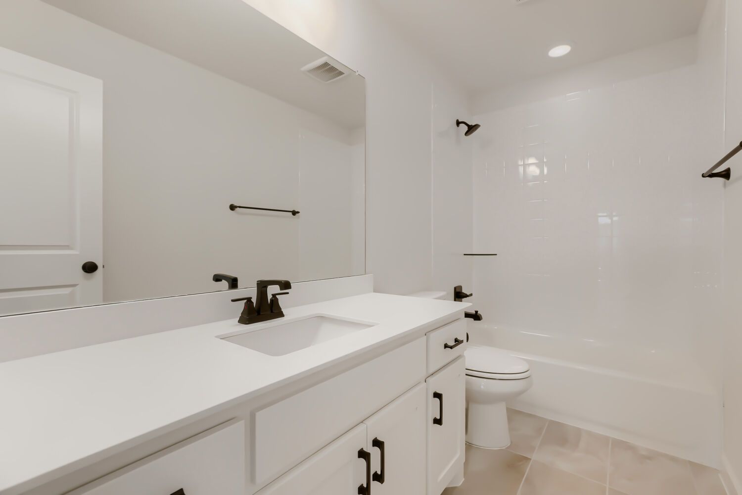 4420 Daisy - Full Bathroom
