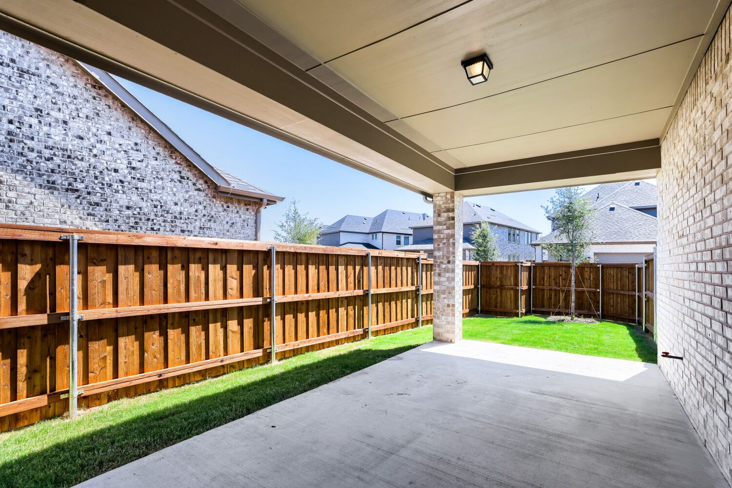 4420 Daisy - Patio