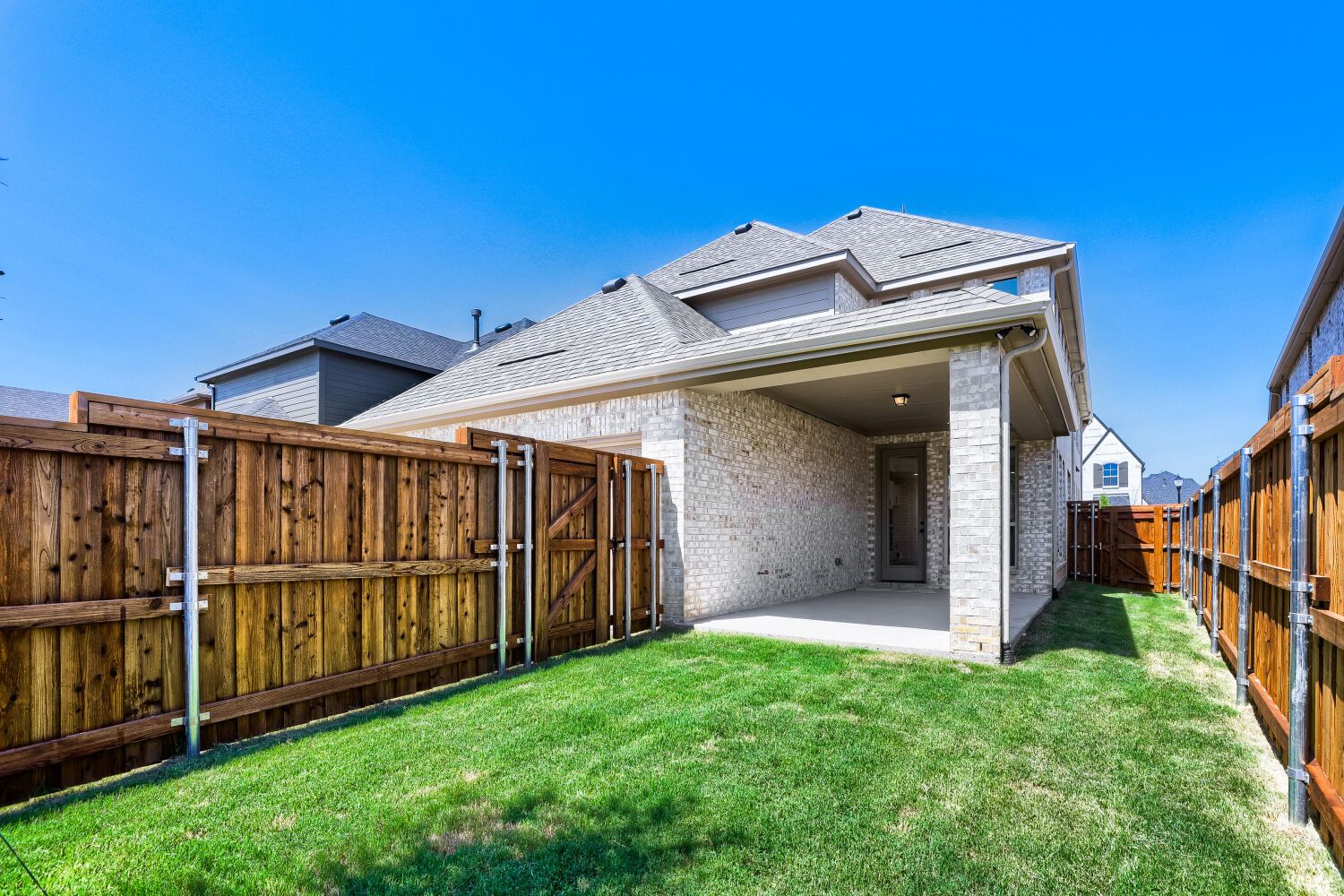 4420 Daisy - Rear Exterior