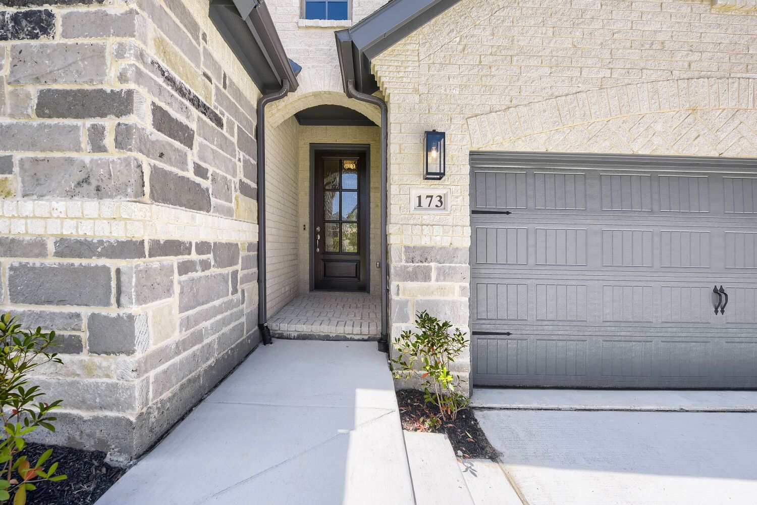 173 Buffalo - Front Entryway