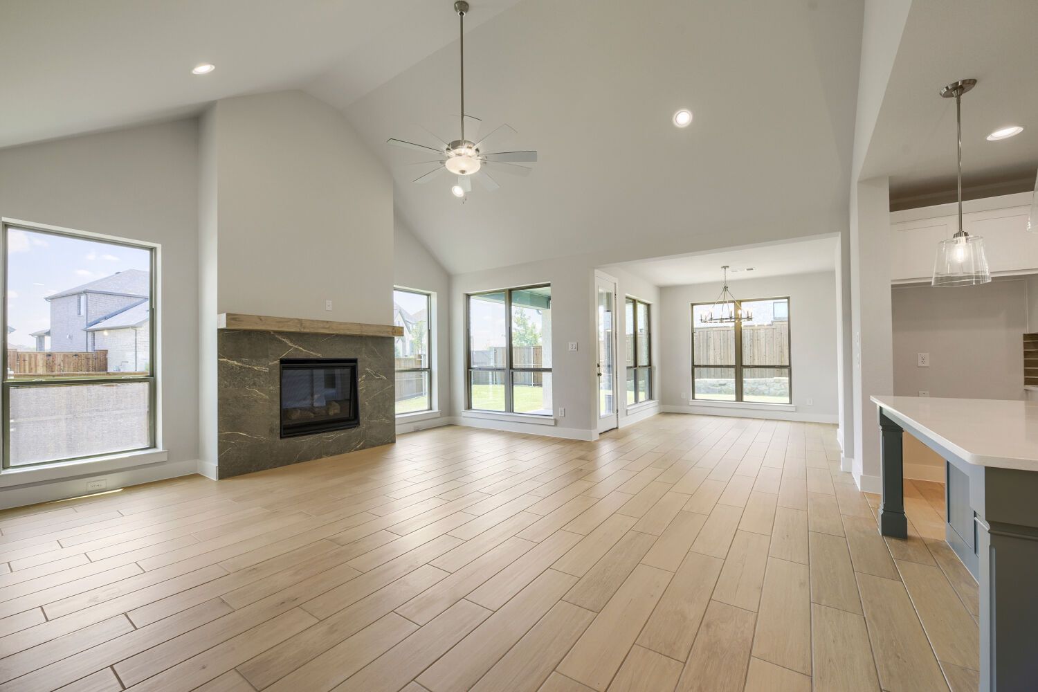 173 Buffalo - Living Area