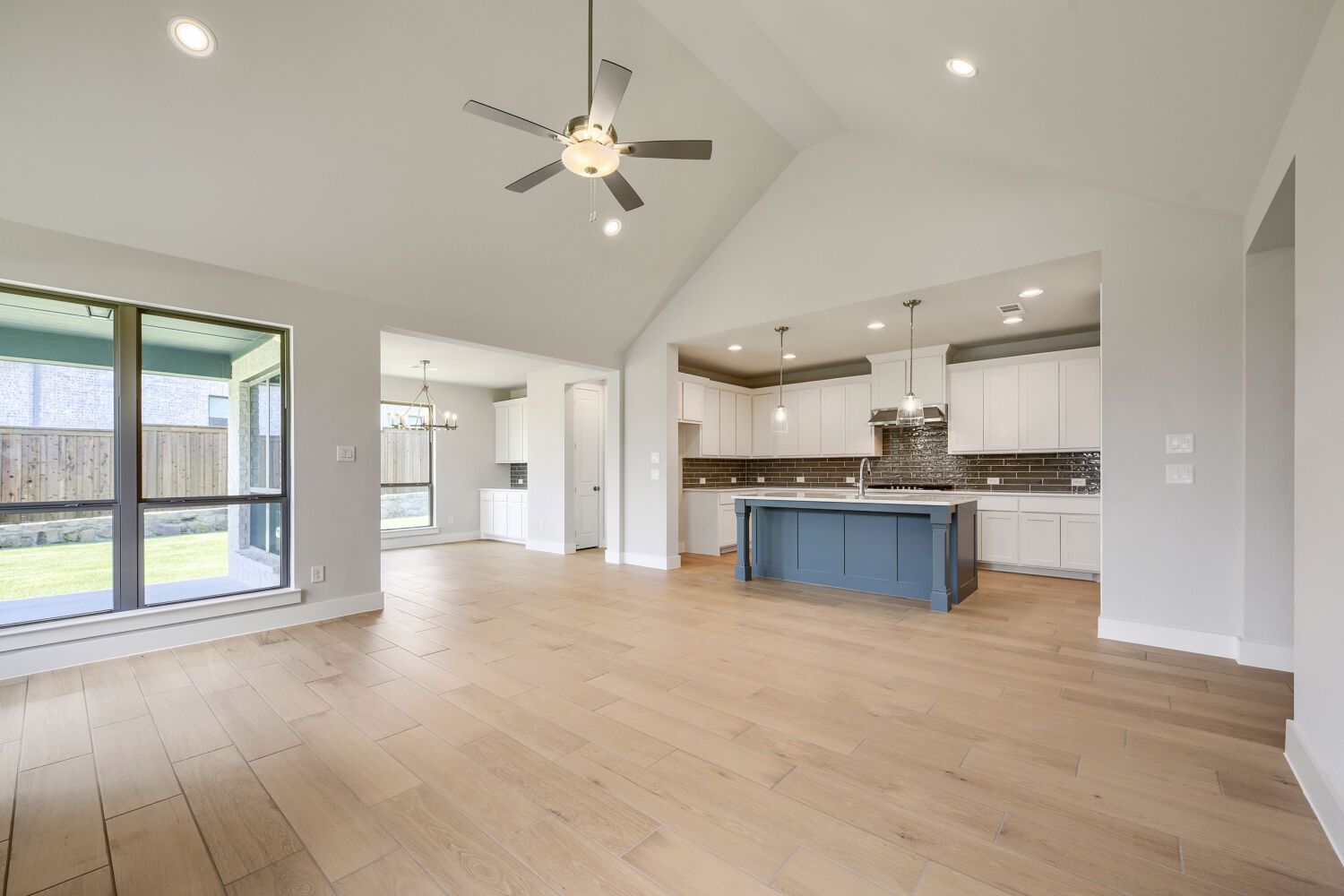 173 Buffalo - Living Area