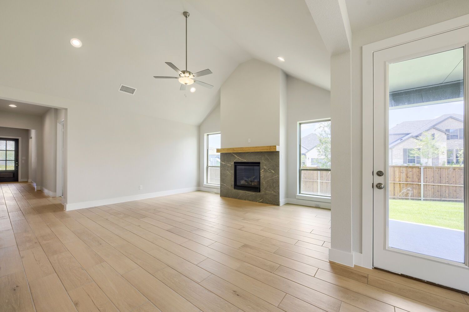173 Buffalo - Living Area