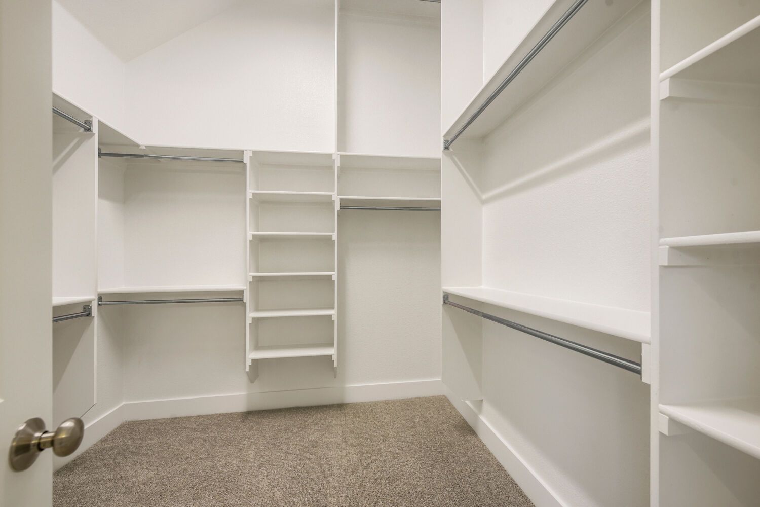 173 Buffalo - Primary Closet