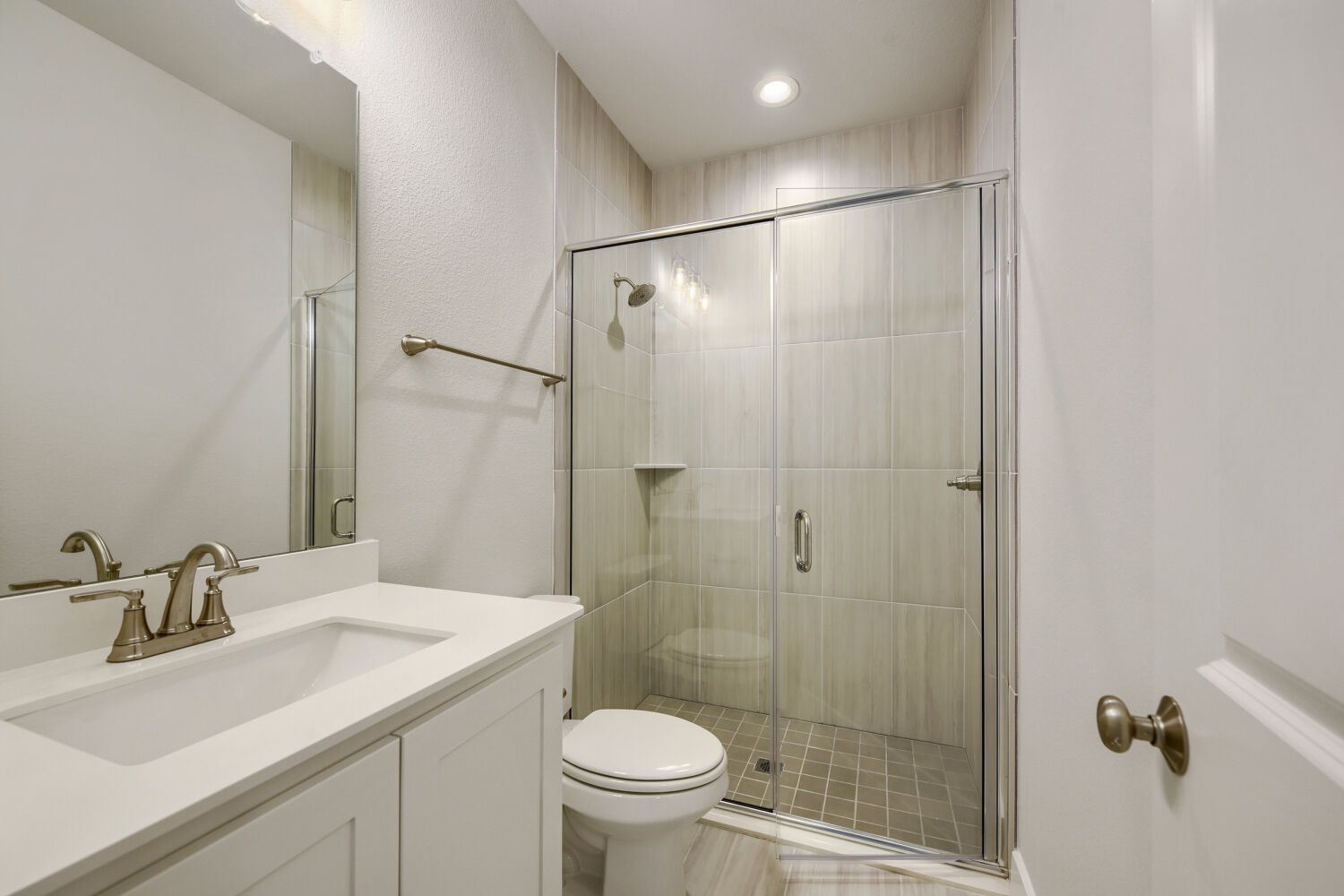 173 Buffalo - Full Bathroom