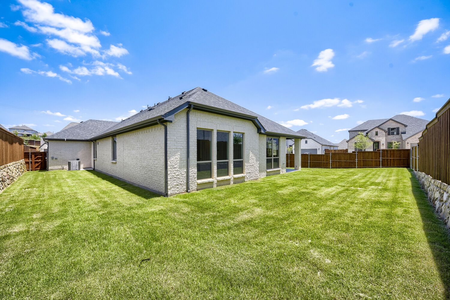 173 Buffalo - Backyard
