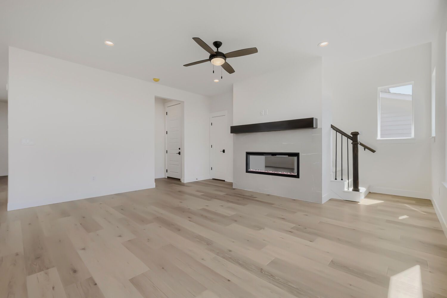 7923 Polson - Living Area