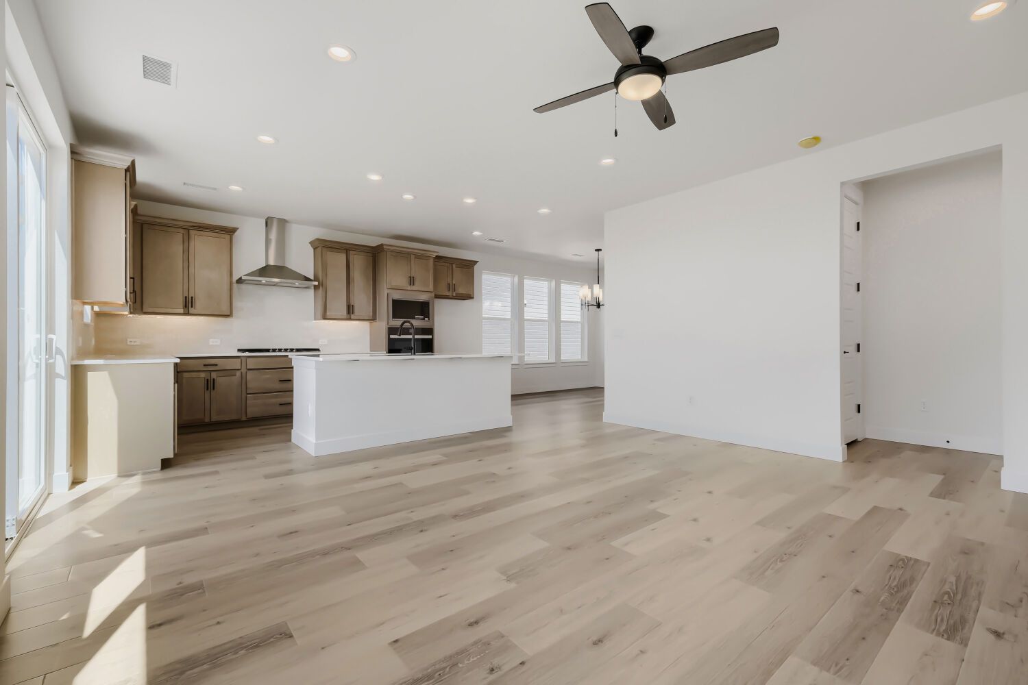7923 Polson - Living Area