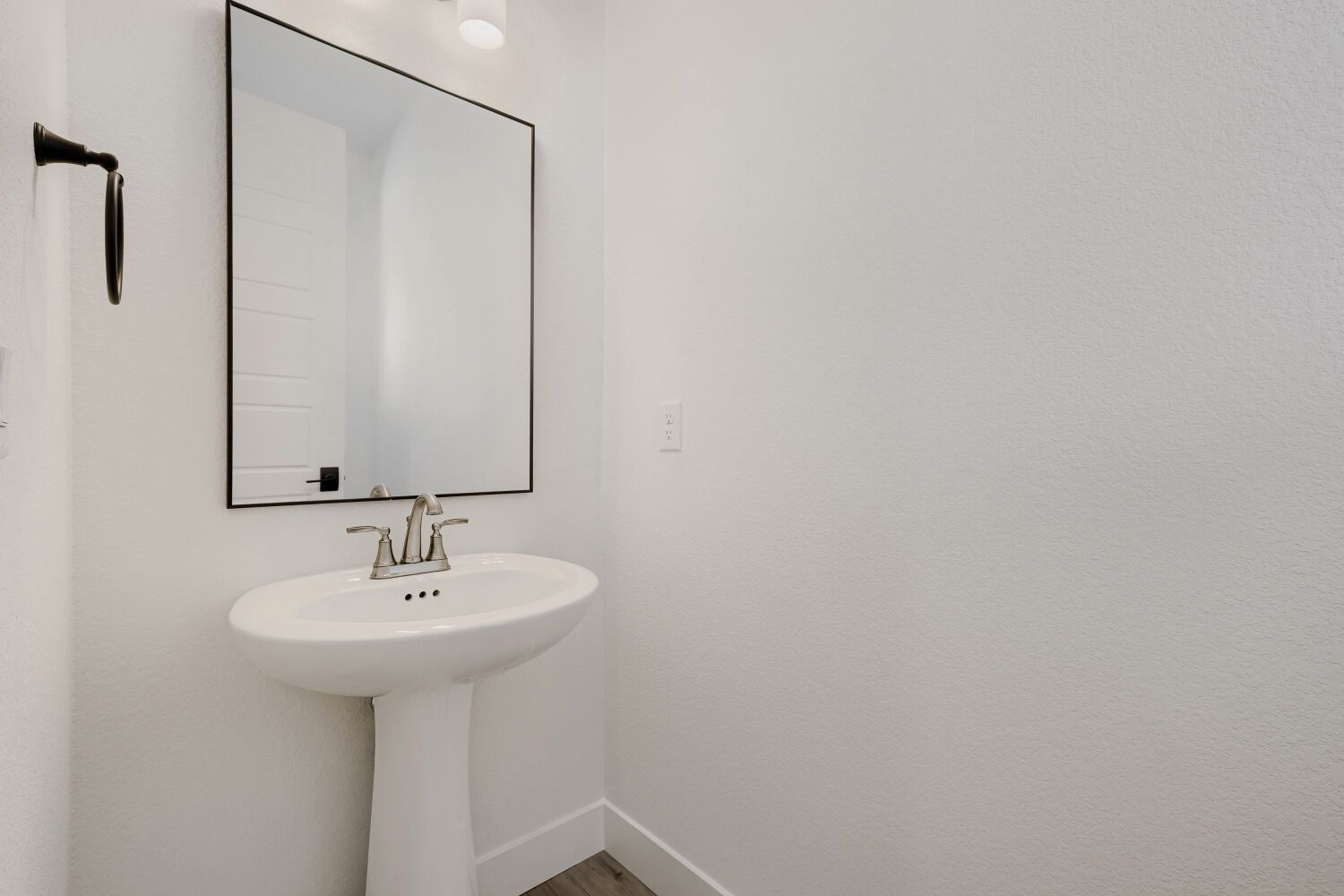 7923 Polson - Powder Bathroom