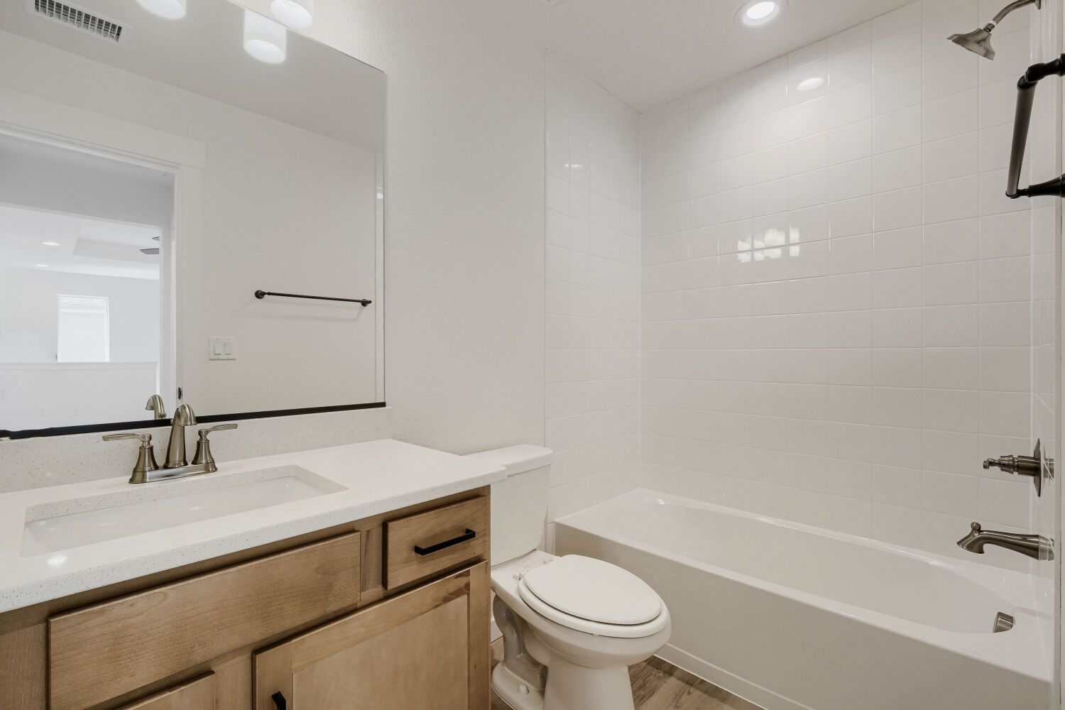 7923 Polson - Full Bathroom