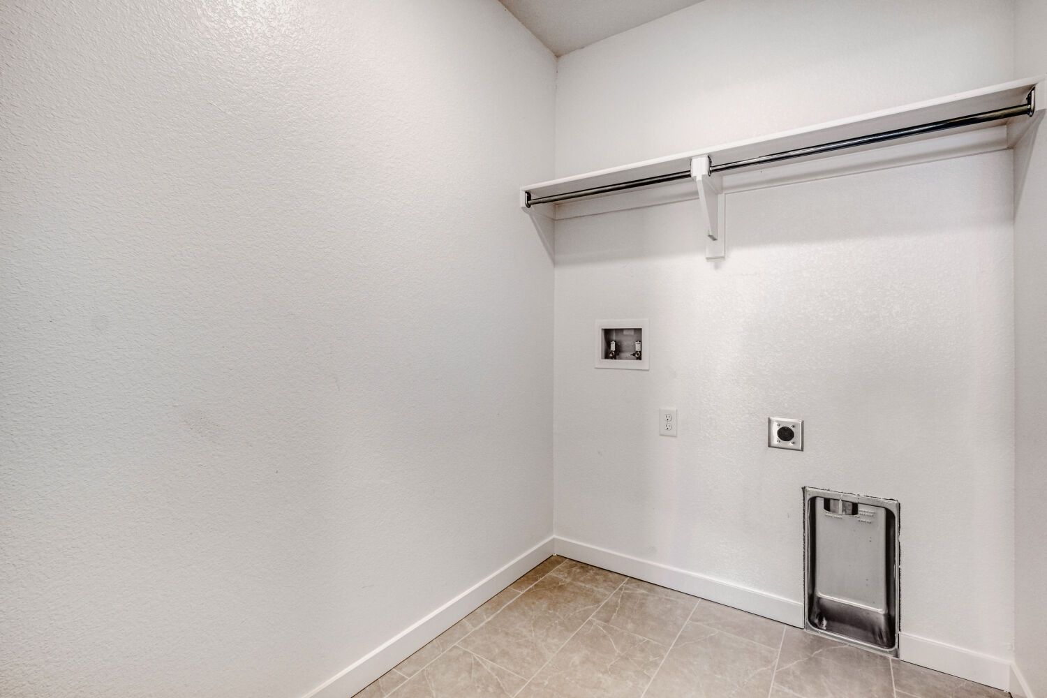 7923 Polson - Laundry Room