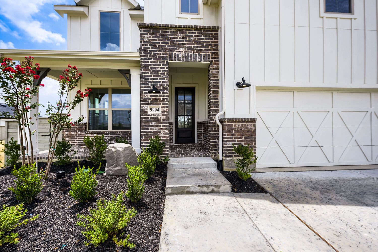 9904 Oak Glade - Front Entryway