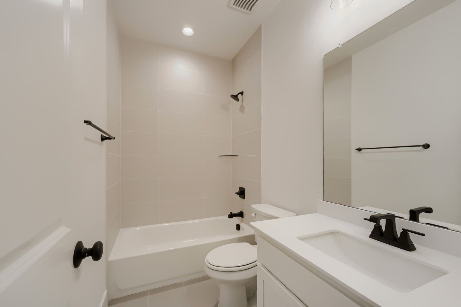 9904 Oak Glade - Full Bathroom