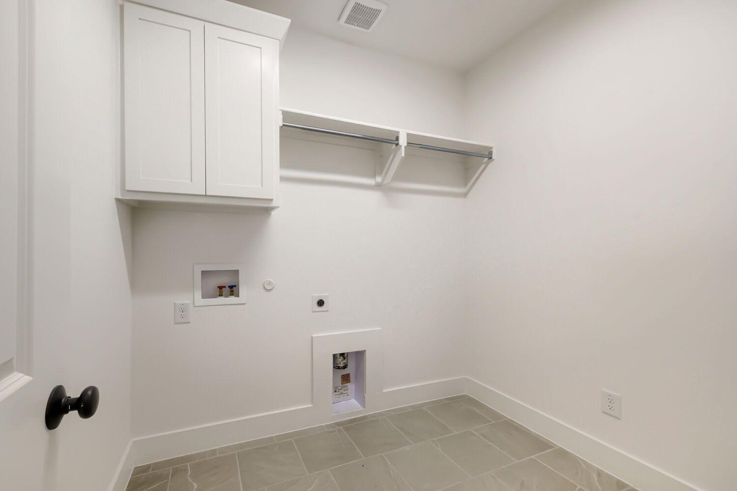 9904 Oak Glade - Laundry Room