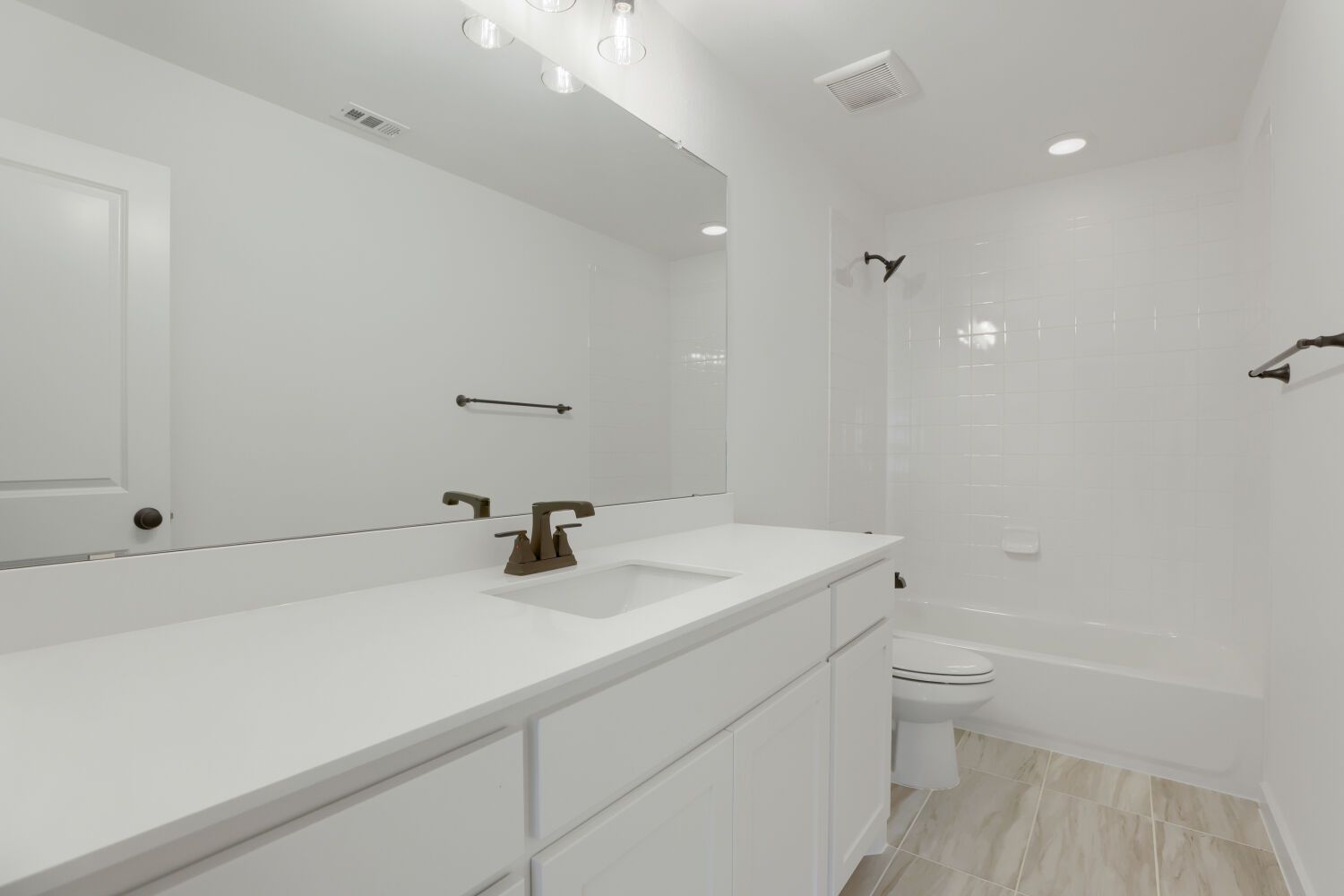 1608 Ramble - Full Bathroom