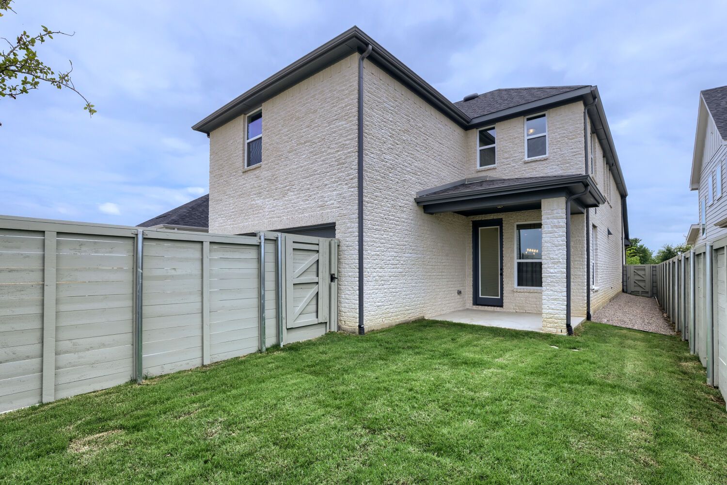 1608 Ramble - Rear Exterior
