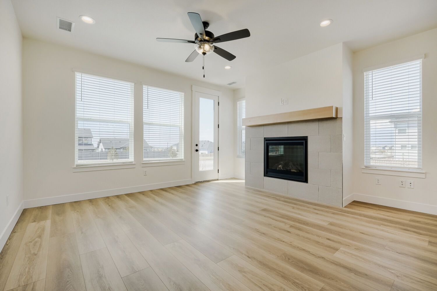 7927 School House - Living Area