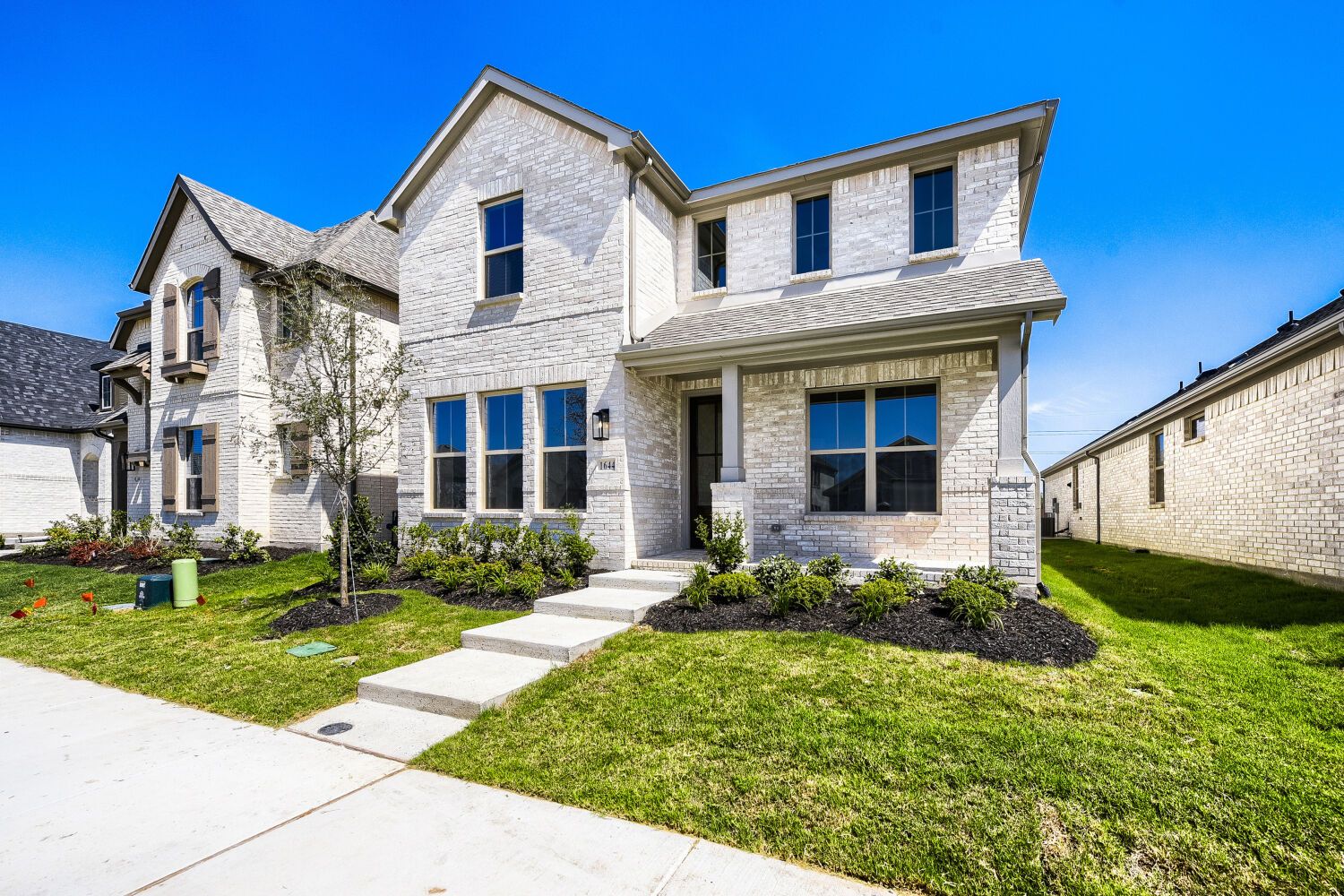 1644 Cromwell - Front Elevation