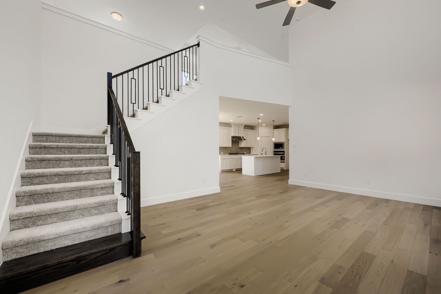 1644 Cromwell - Living Area