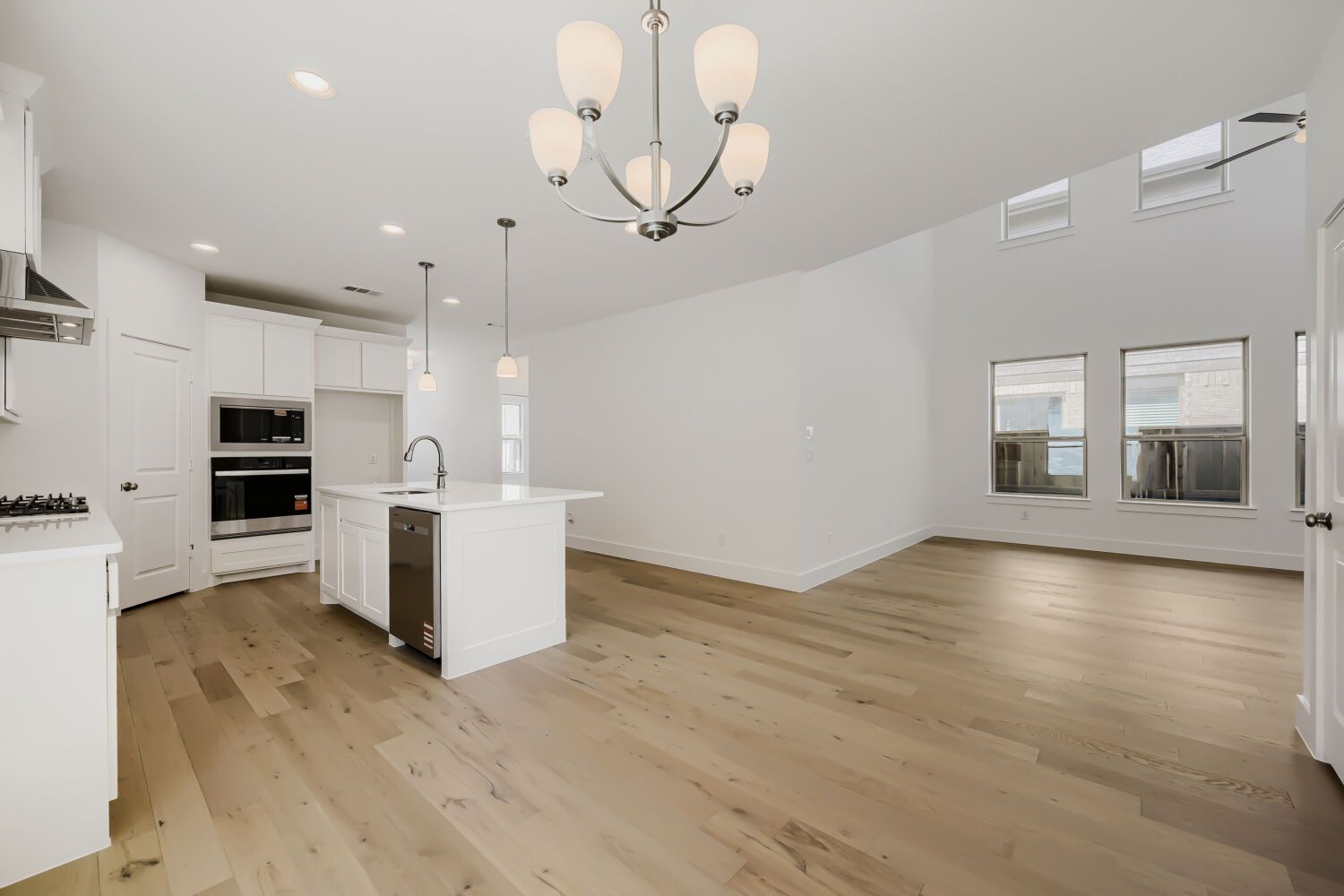 1644 Cromwell - Dining Area
