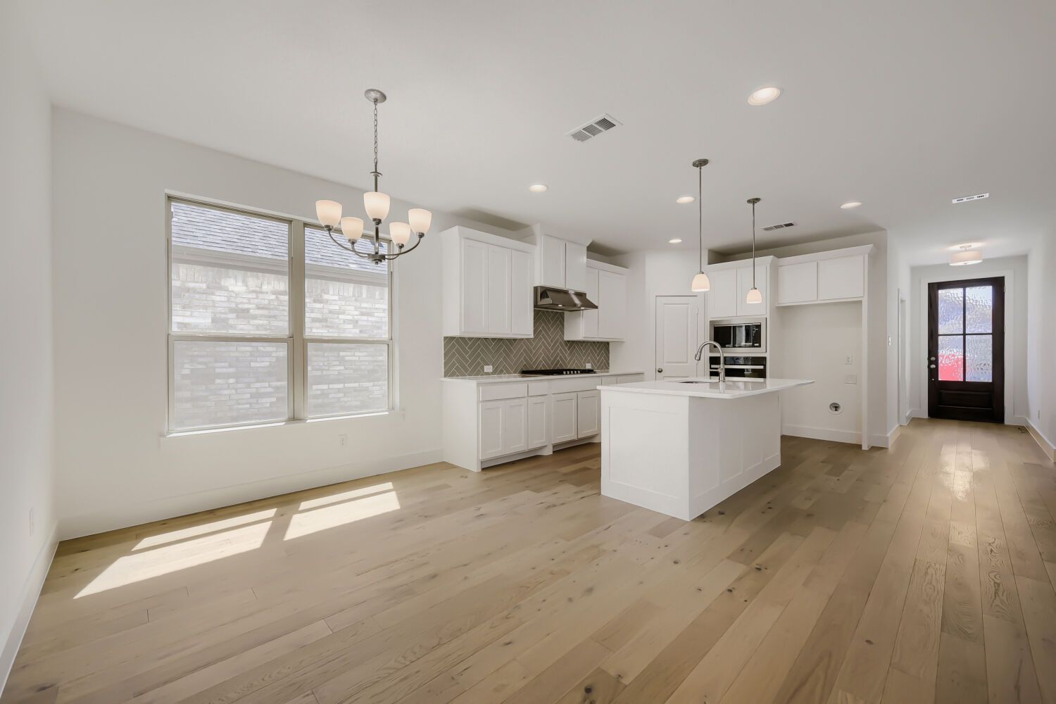 1644 Cromwell - Dining Area