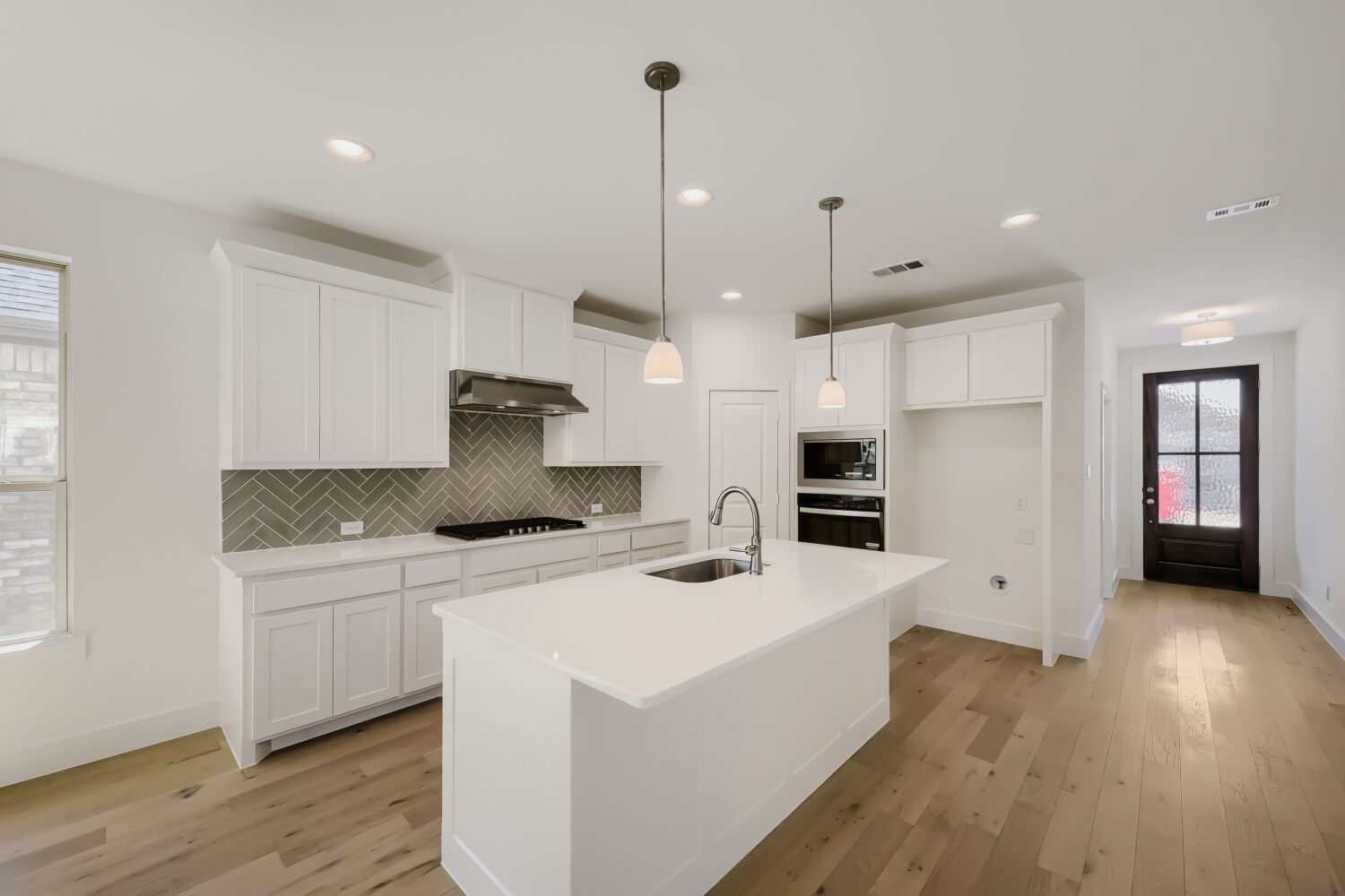 1644 Cromwell - Kitchen