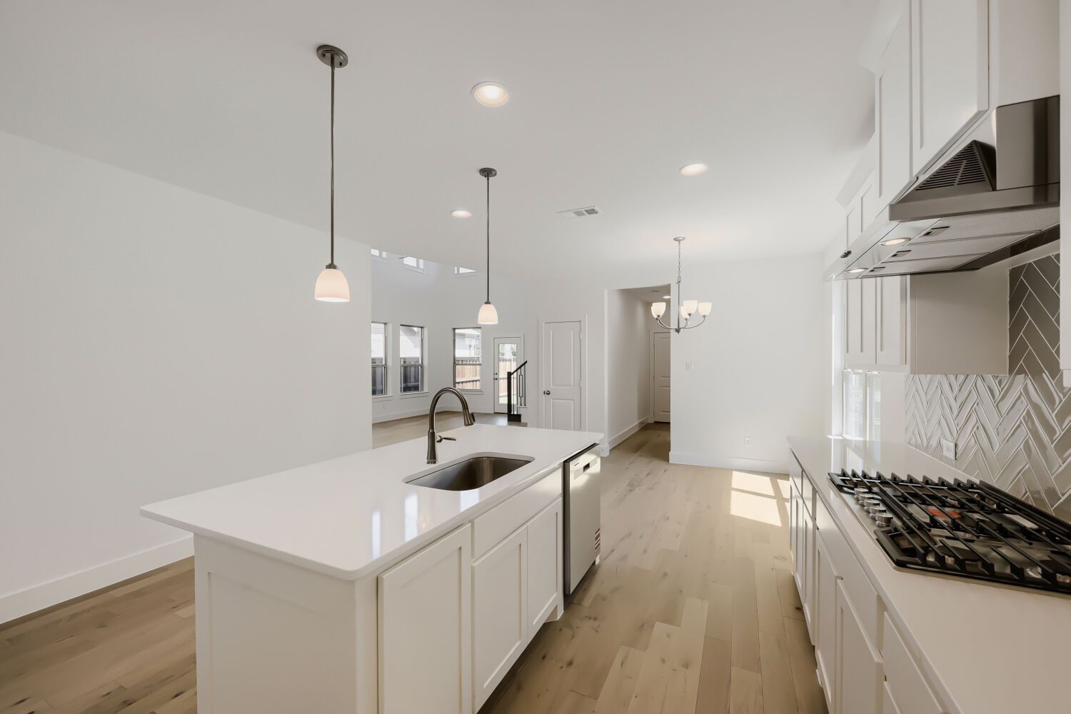1644 Cromwell - Kitchen