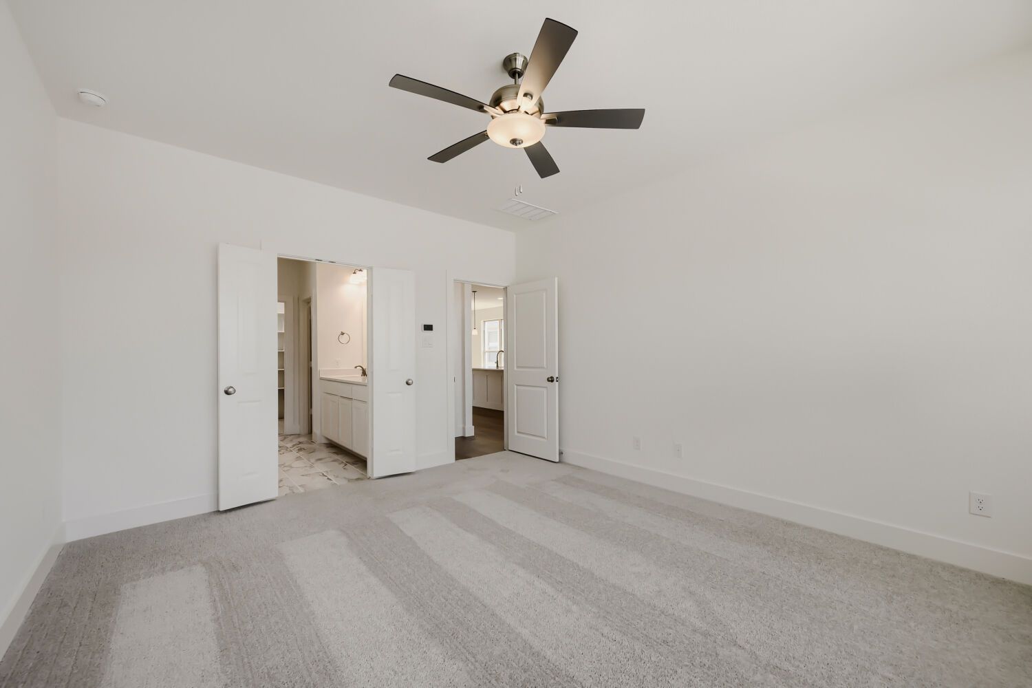 1644 Cromwell - Primary Bedroom
