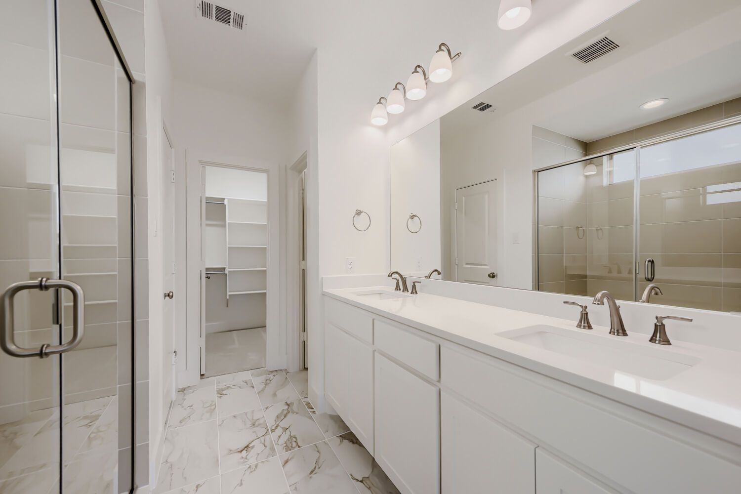 1644 Cromwell - Primary Bathroom