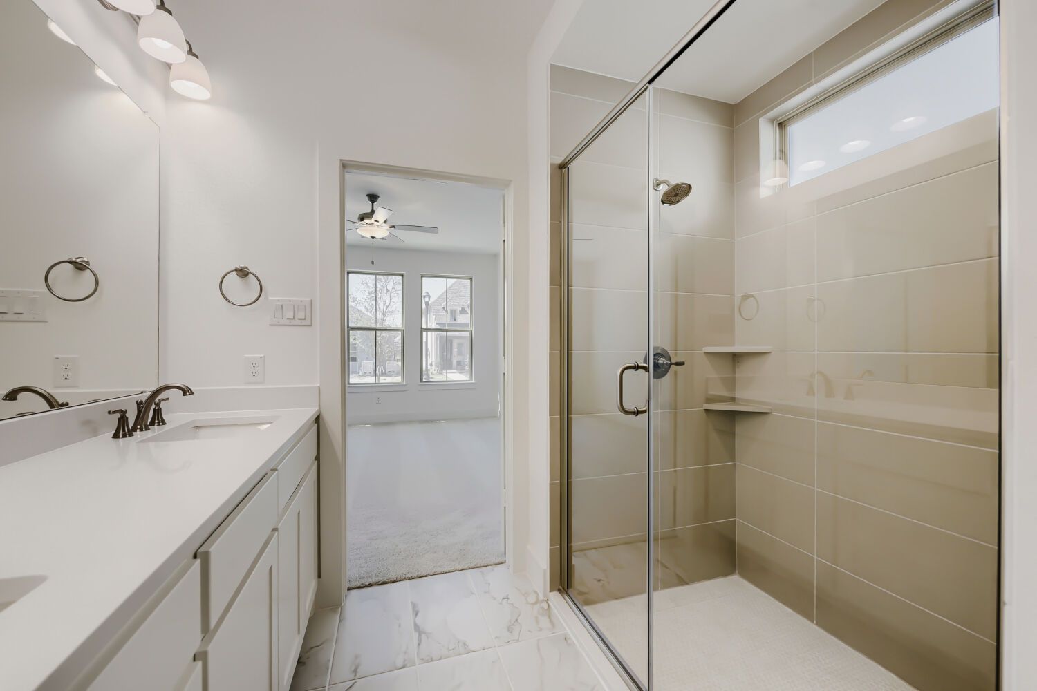 1644 Cromwell - Primary Bathroom