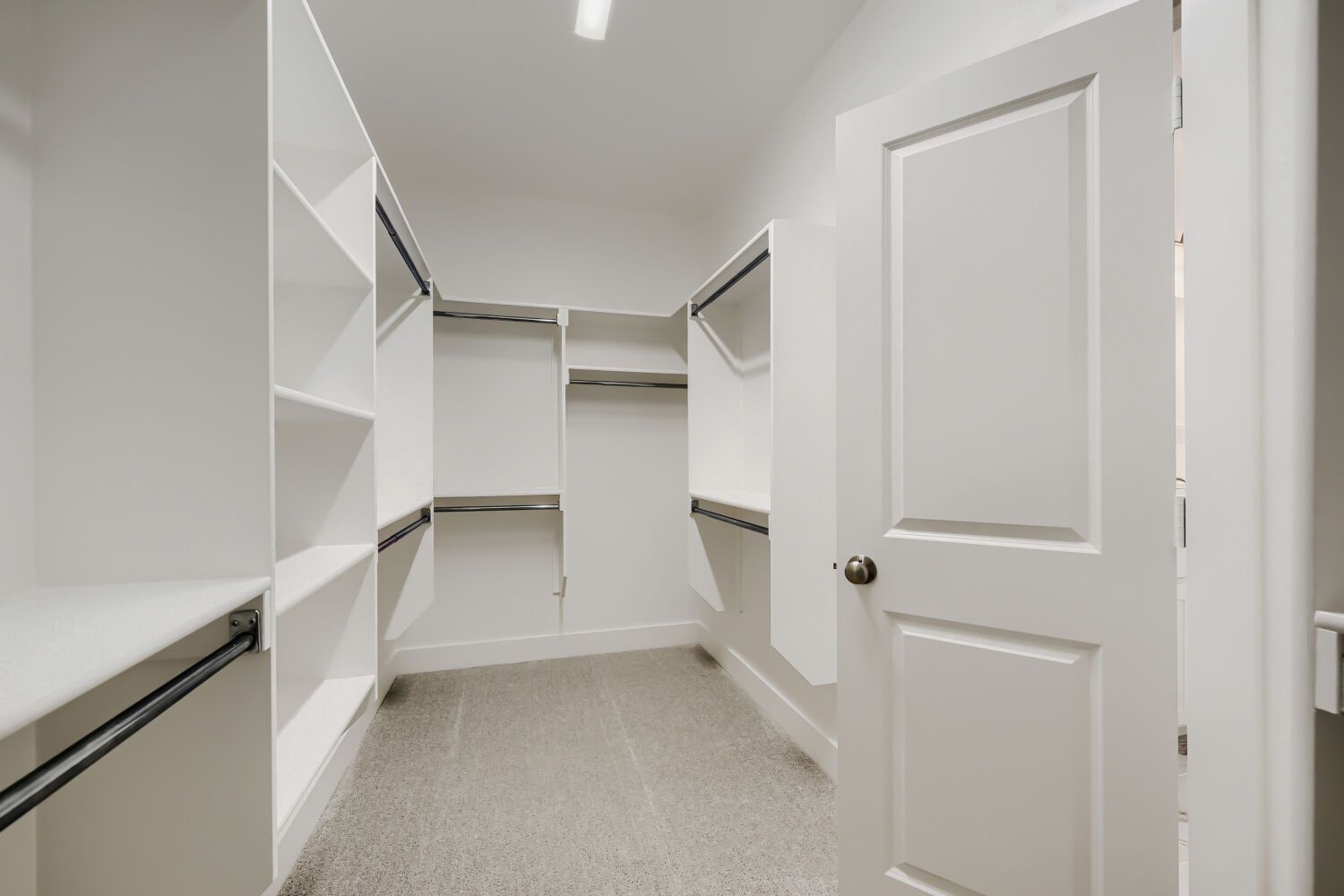 1644 Cromwell - Primary Closet