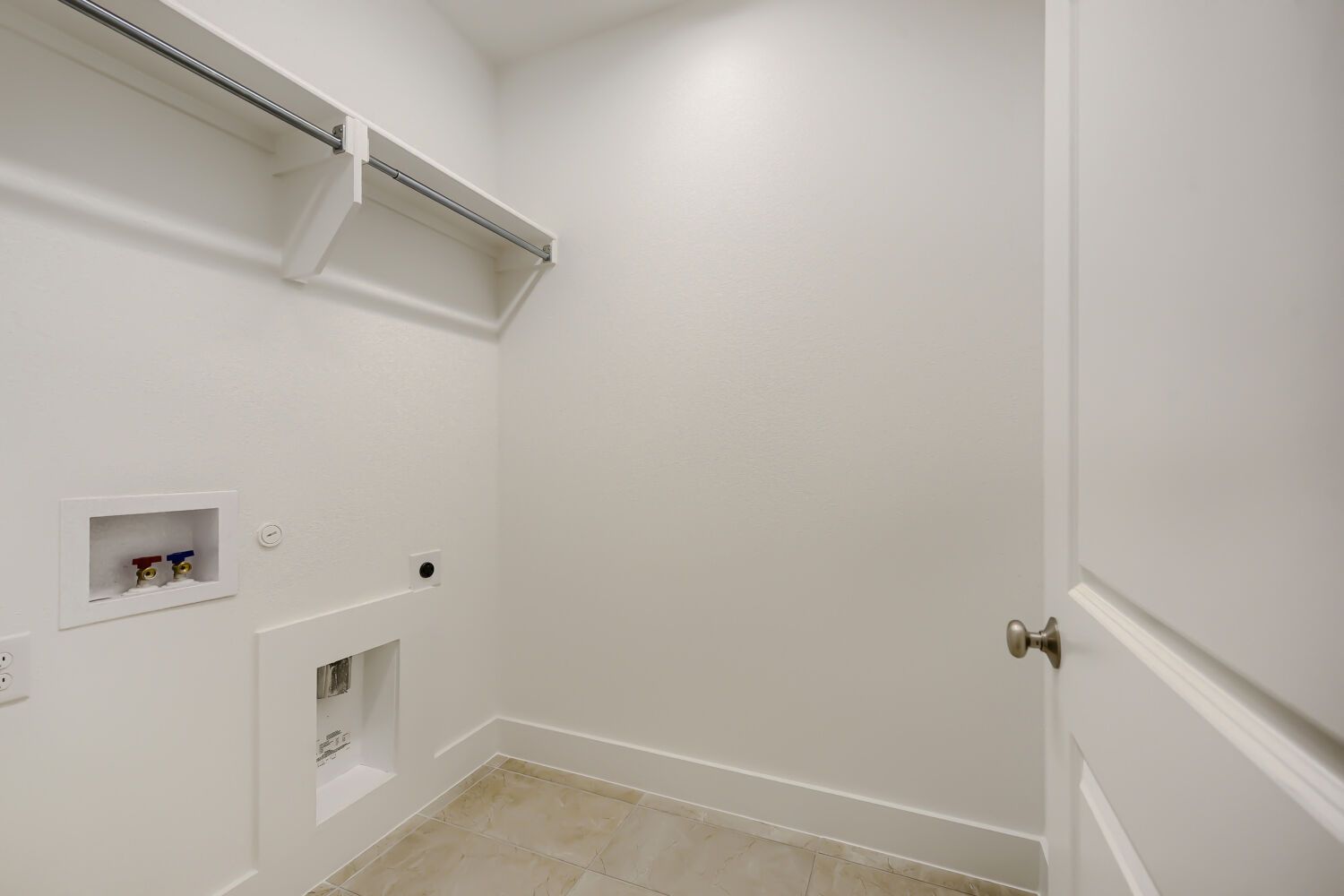 1644 Cromwell - Laundry Room