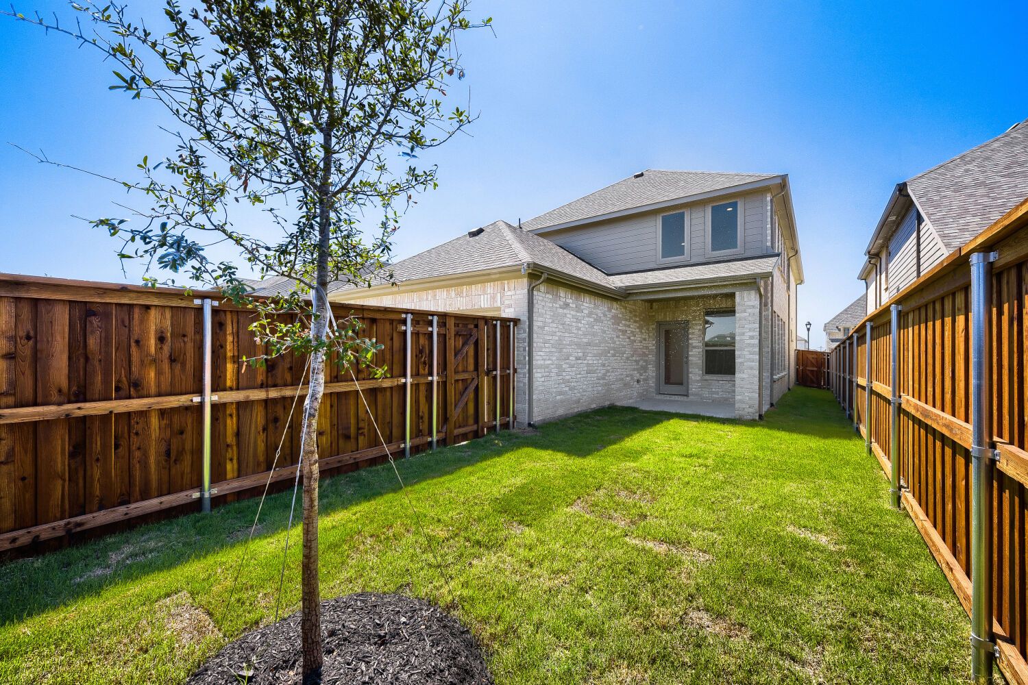 1644 Cromwell - Rear Exterior