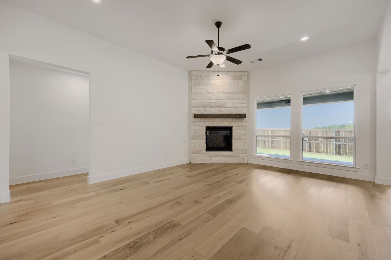 501 Splitrock - Living Area
