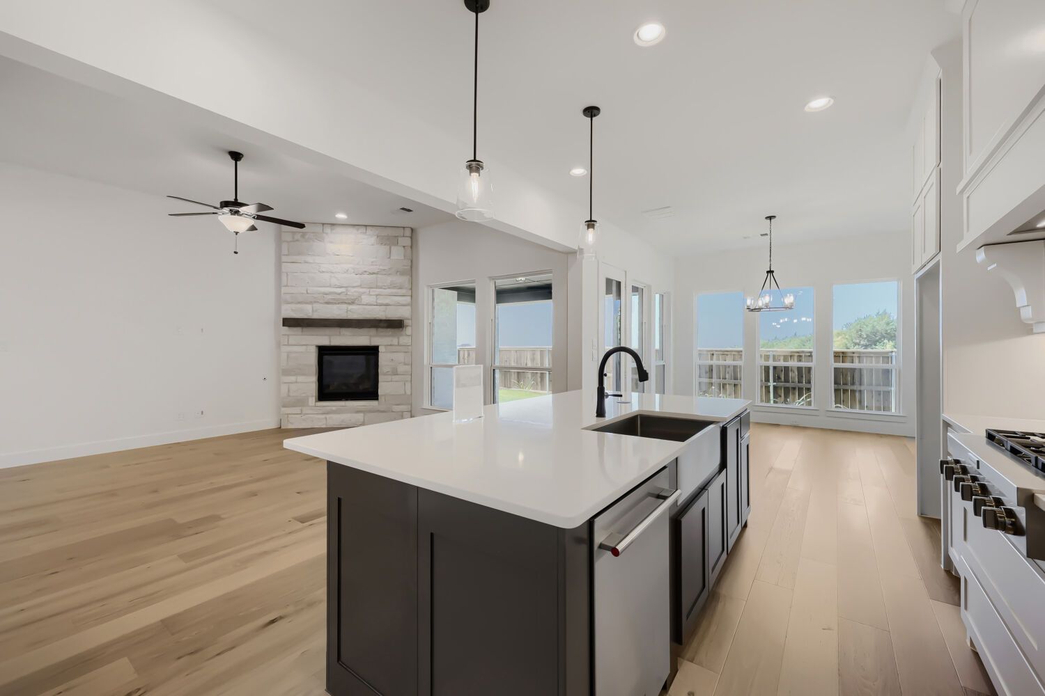 501 Splitrock - Kitchen