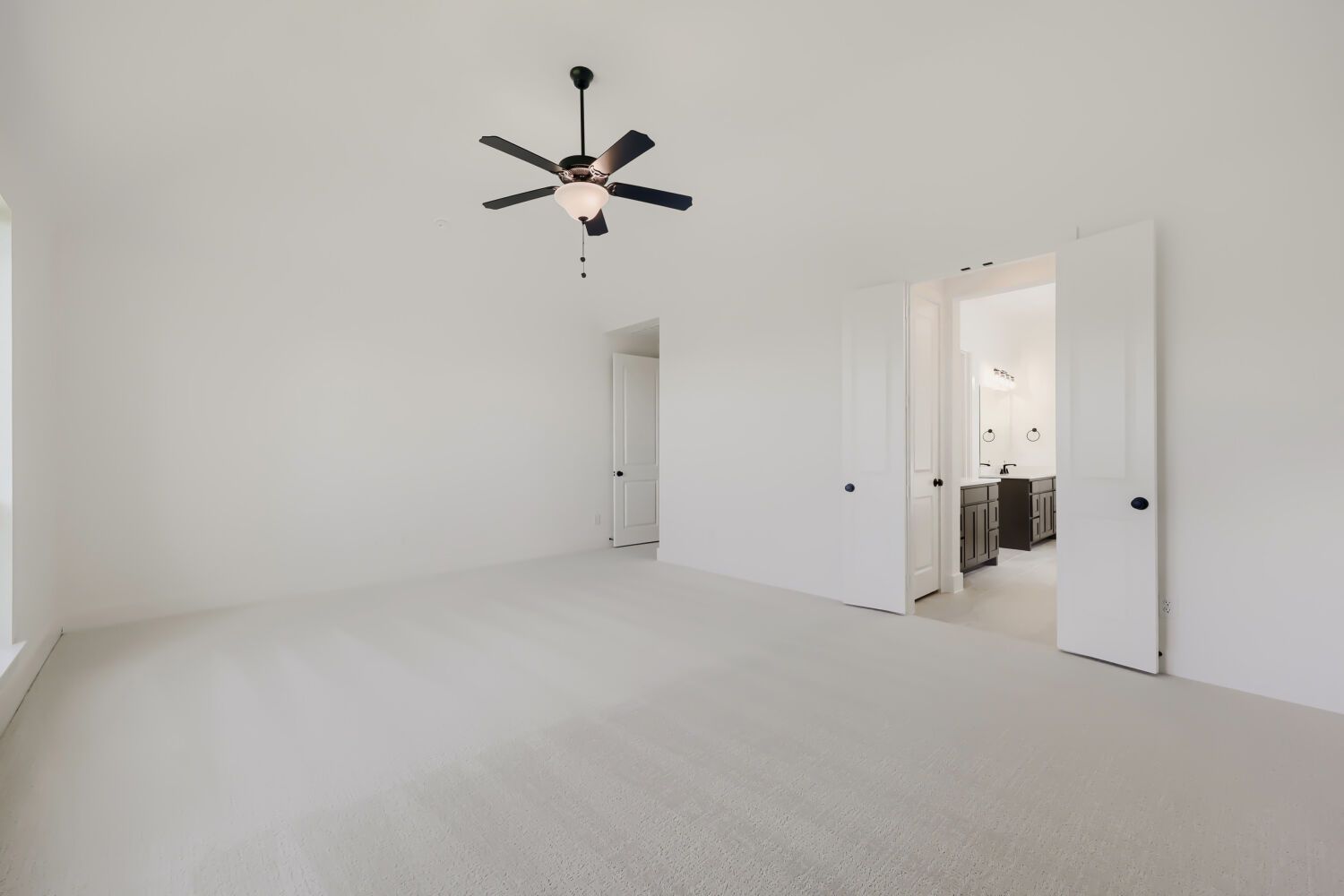 501 Splitrock - Primary Bedroom