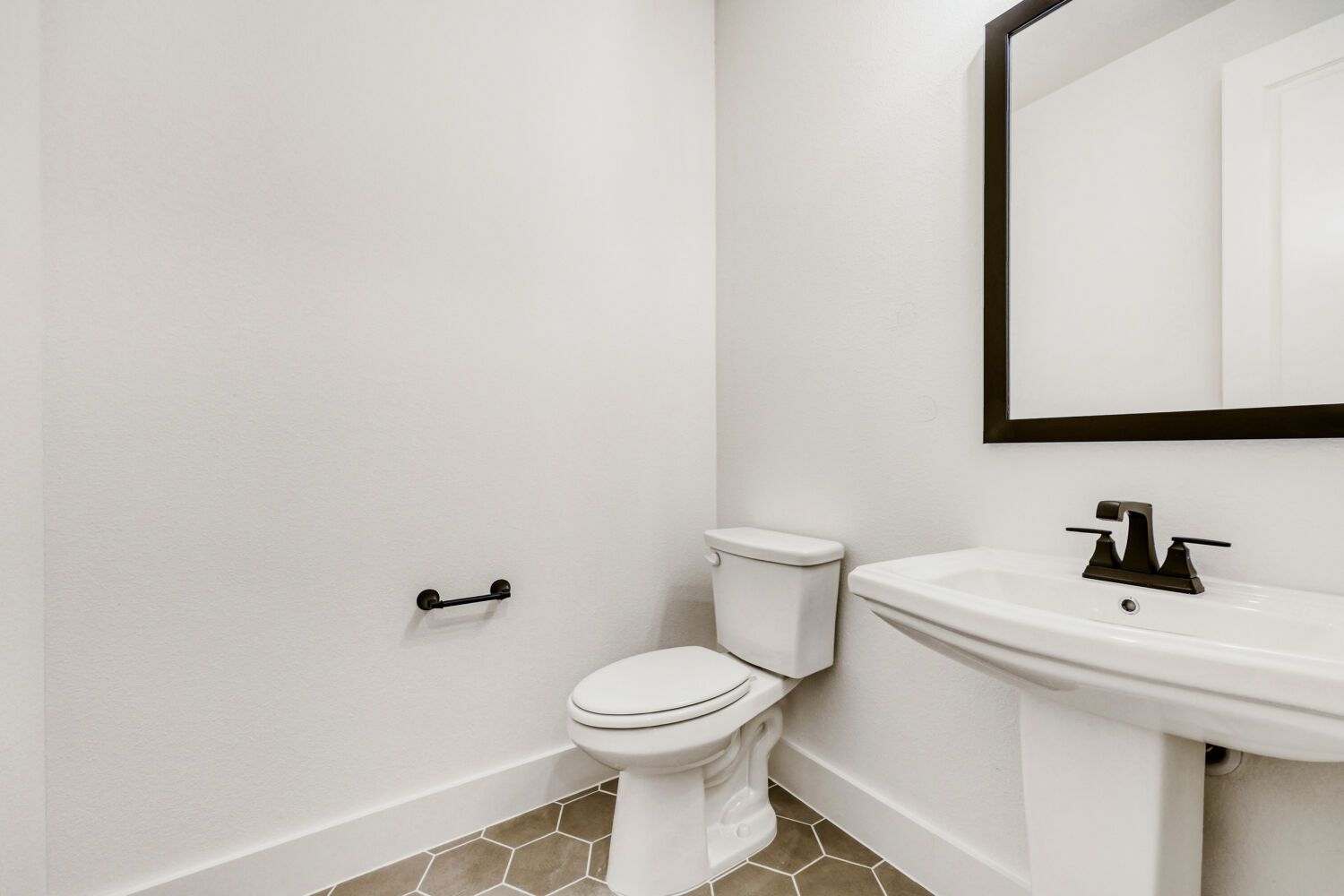 501 Splitrock - Powder Bathroom