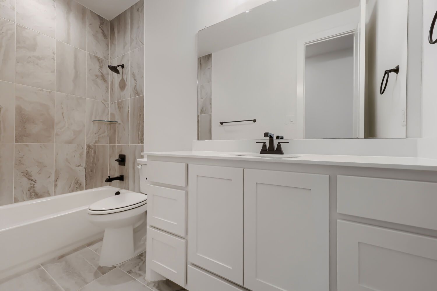 501 Splitrock - Full Bathroom