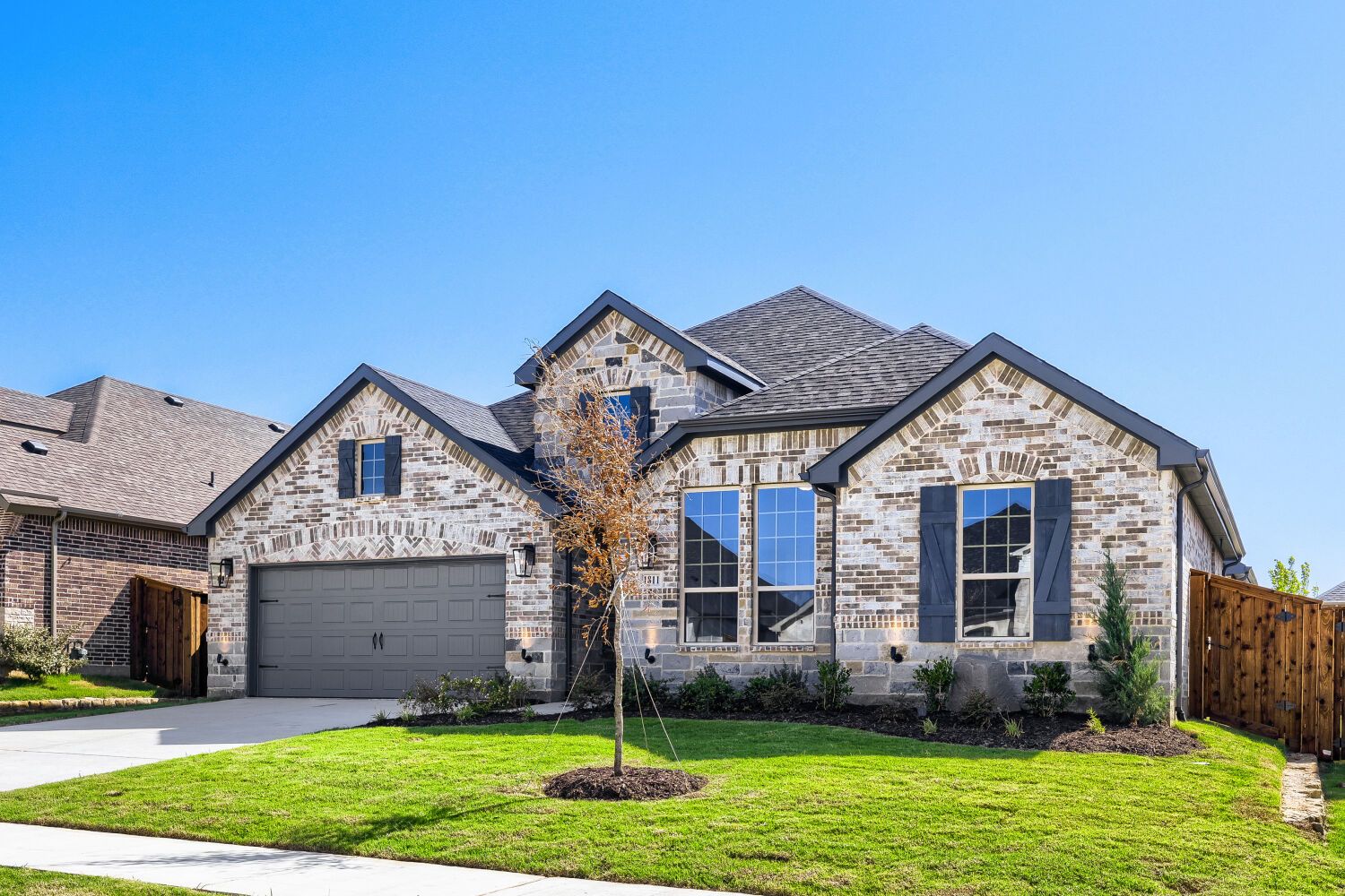 1811 Flowerfield - Front Elevation