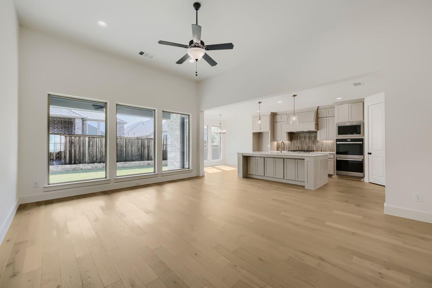 1811 Flowerfield - Living Area