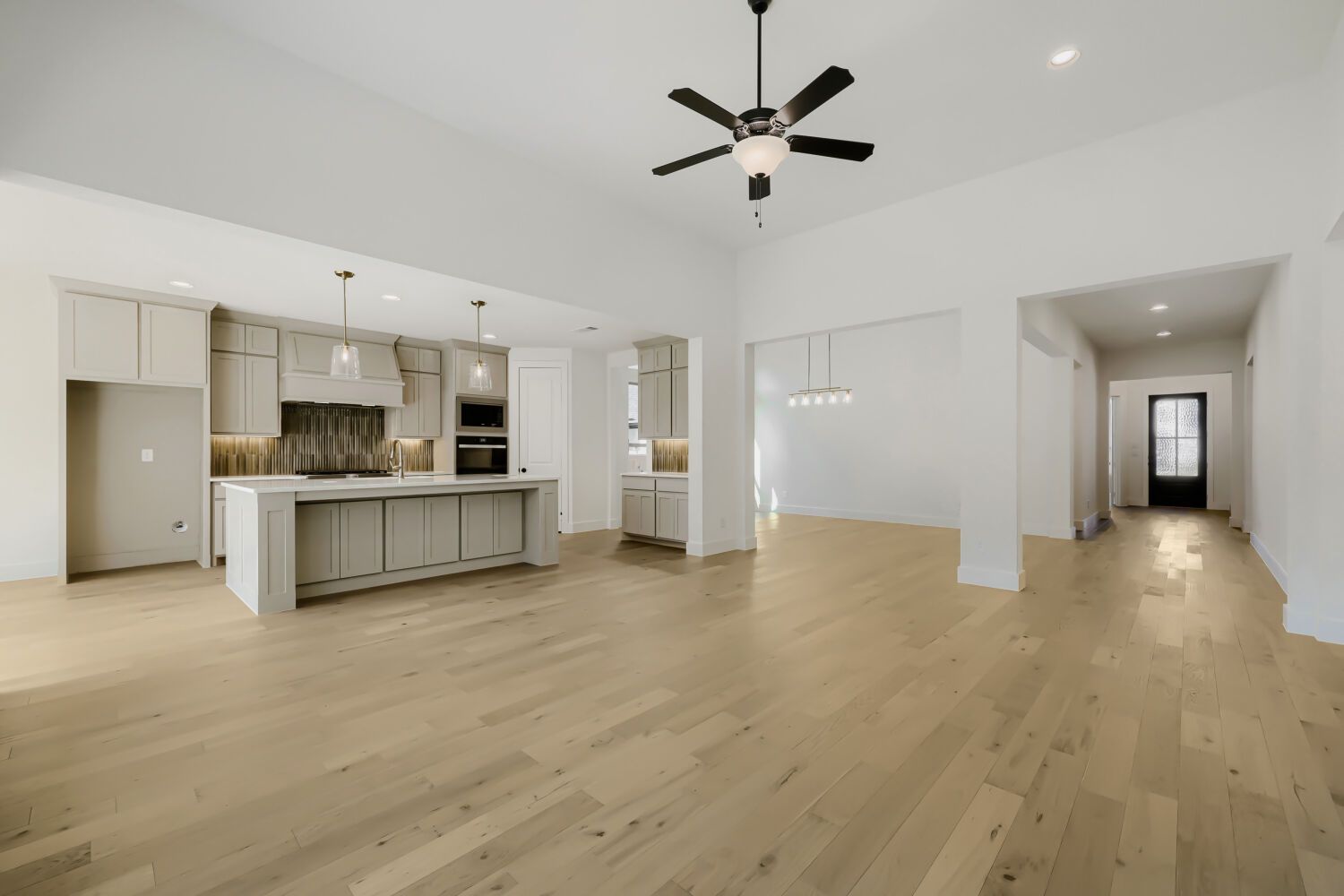 1811 Flowerfield - Living Area