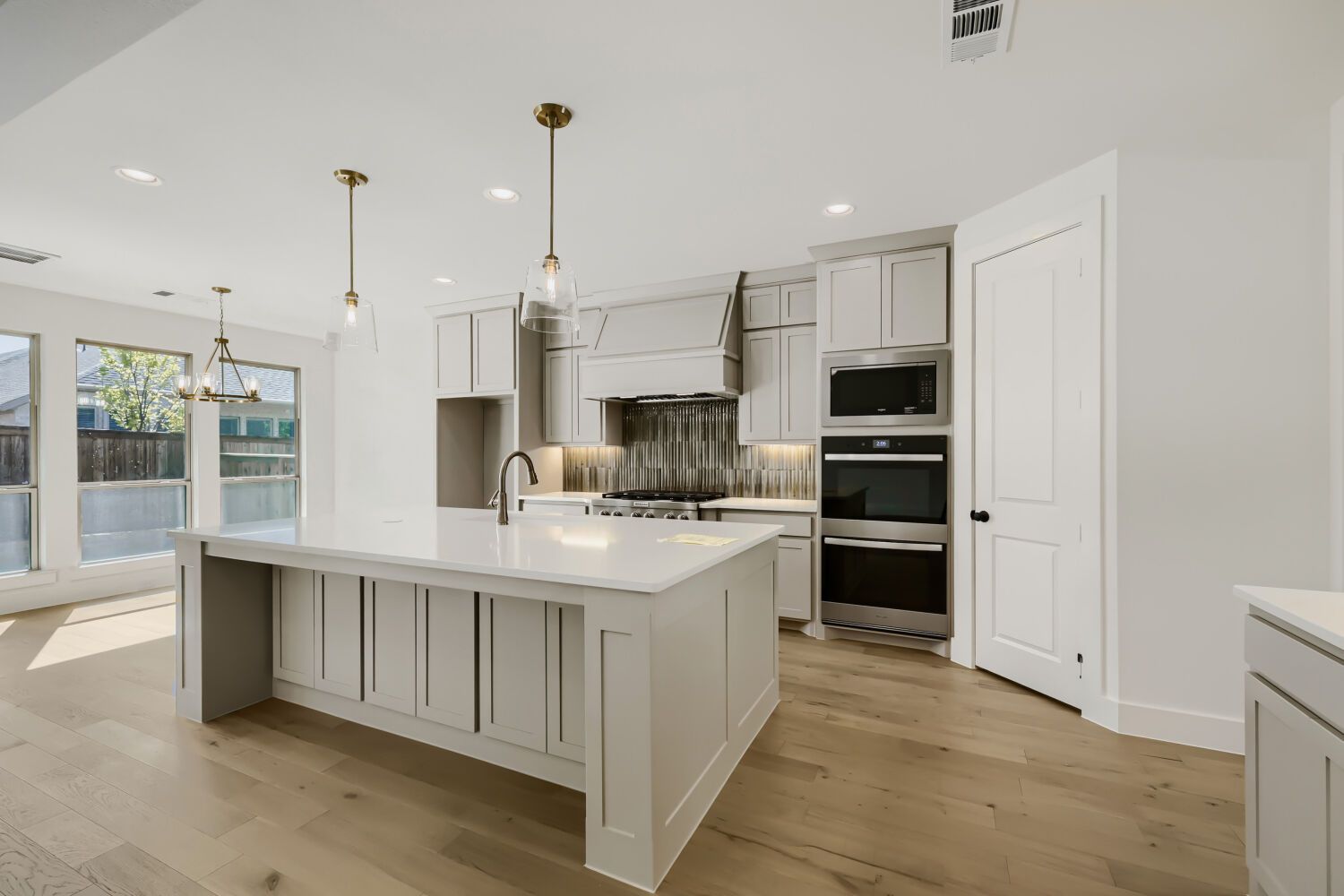 1811 Flowerfield - Kitchen