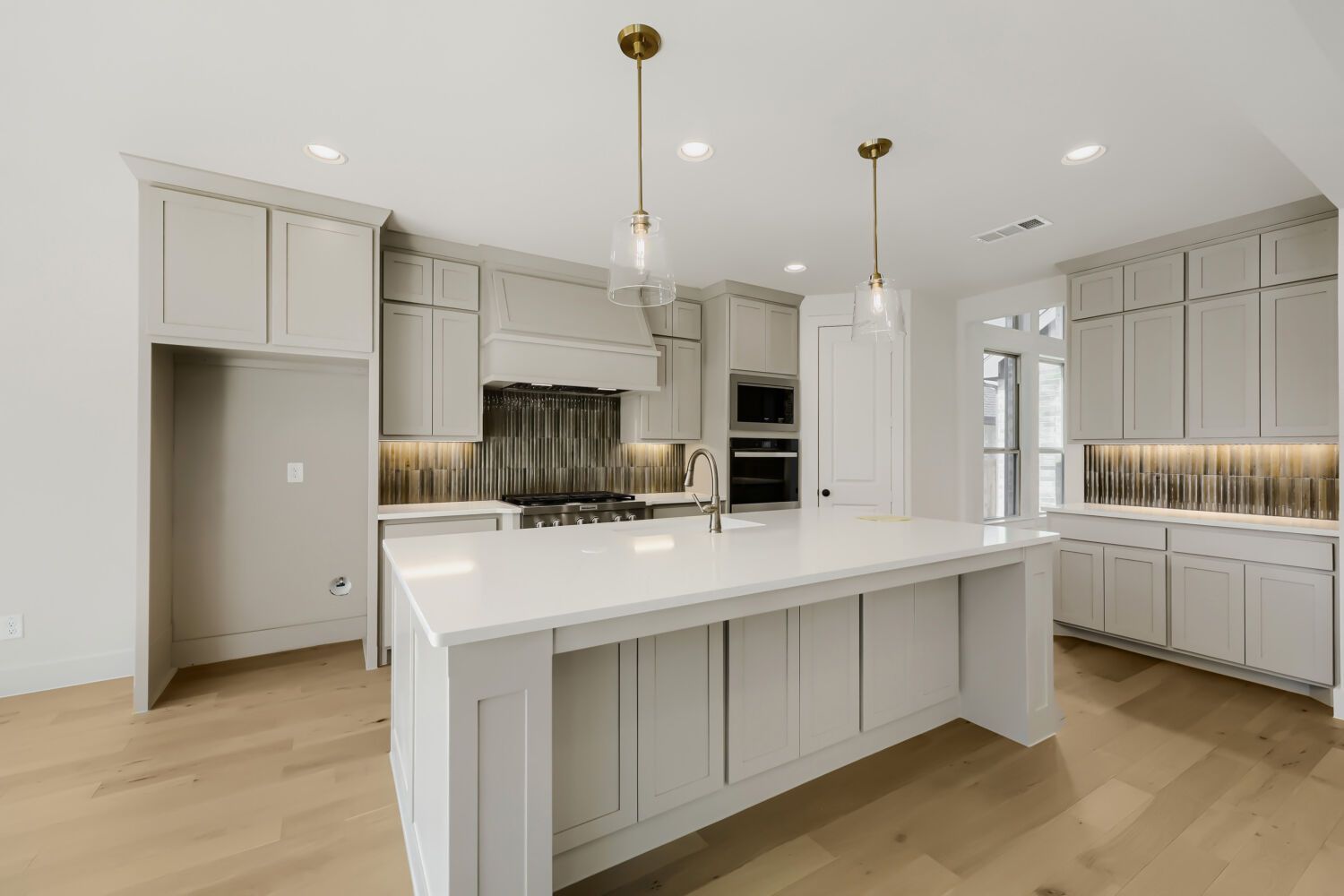 1811 Flowerfield - Kitchen